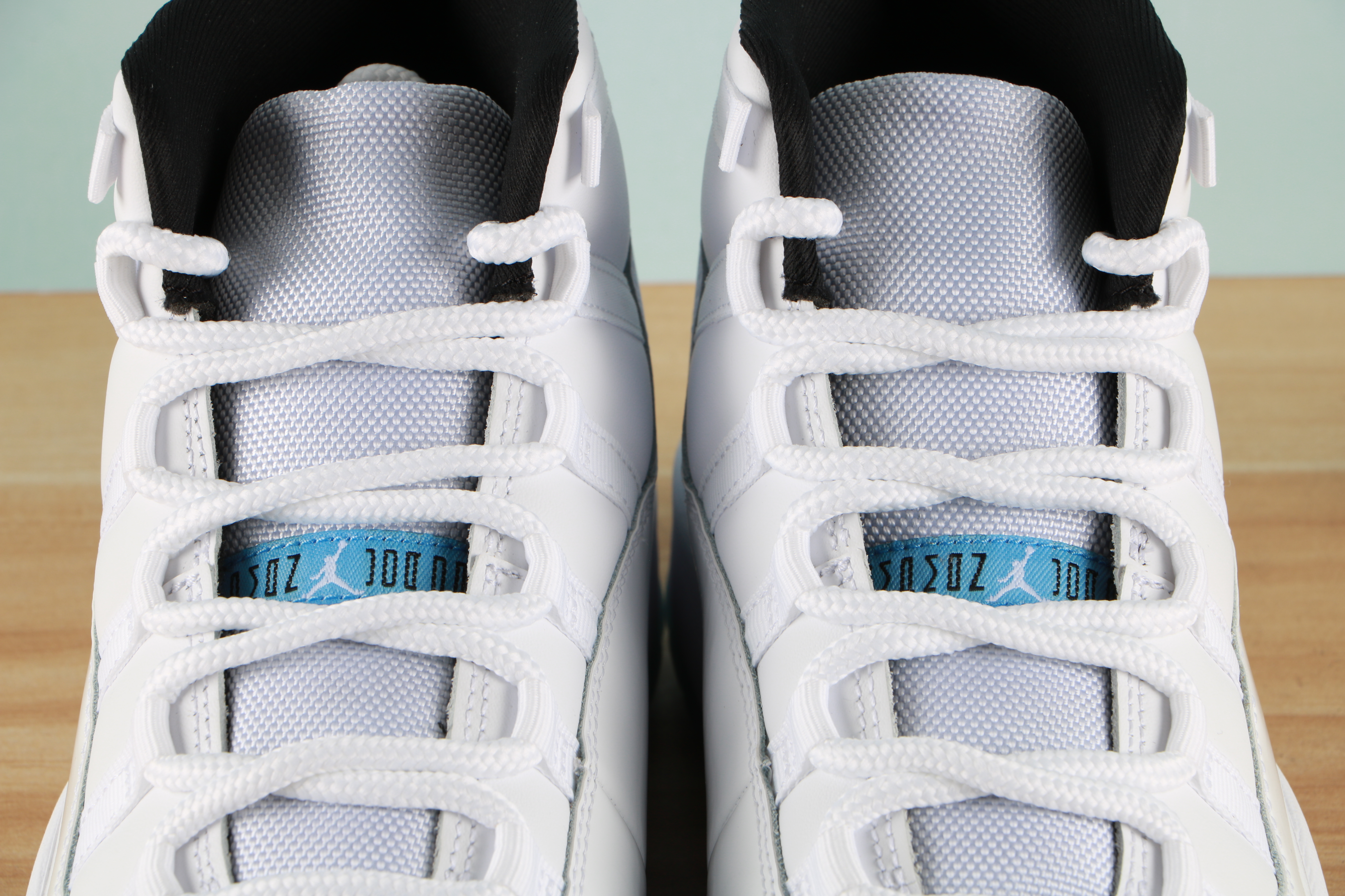 Jordan 11 Retro Legend Blue