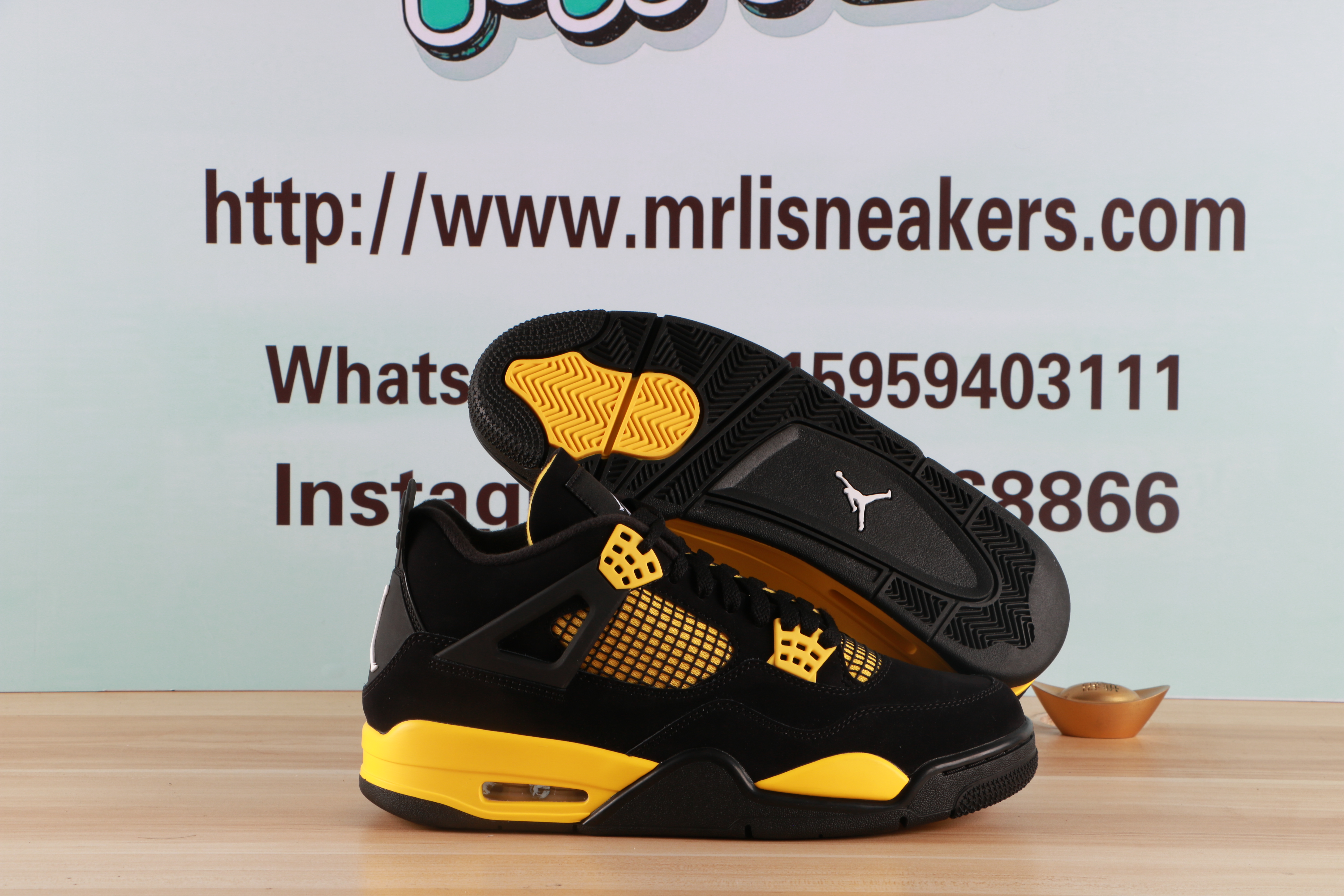 Air Jordan 4 Thunder