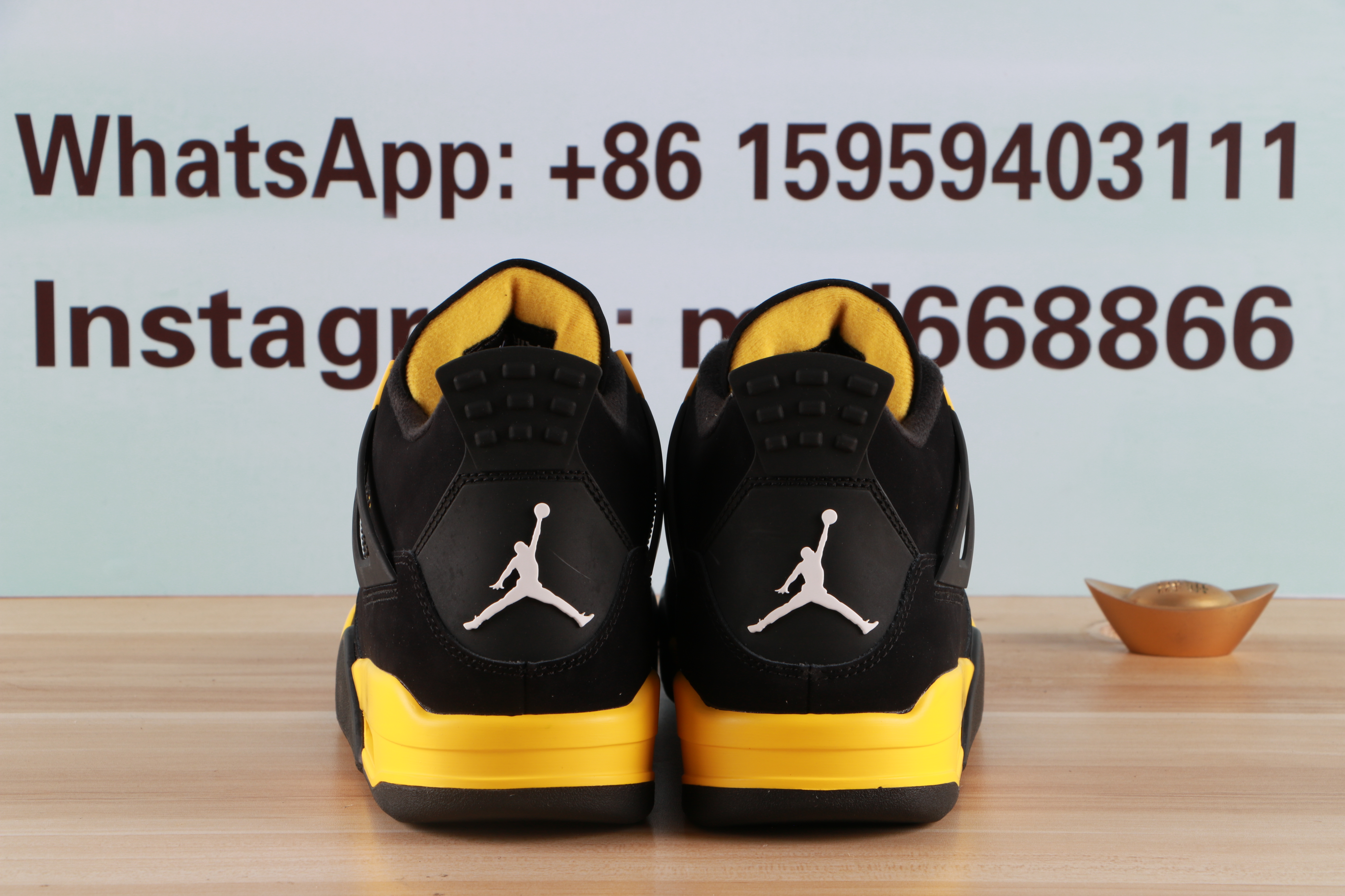 Air Jordan 4 Thunder