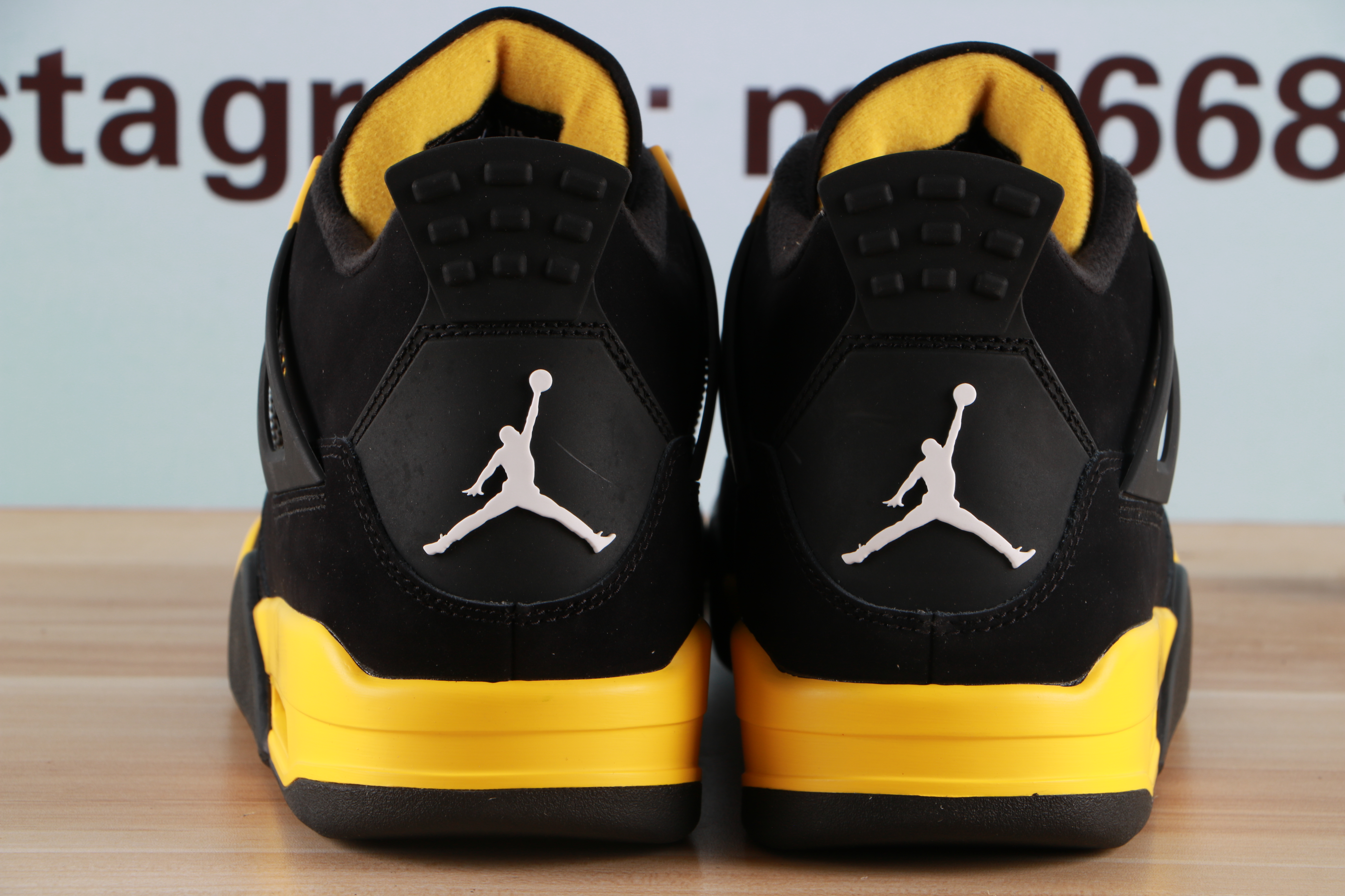 Air Jordan 4 Thunder
