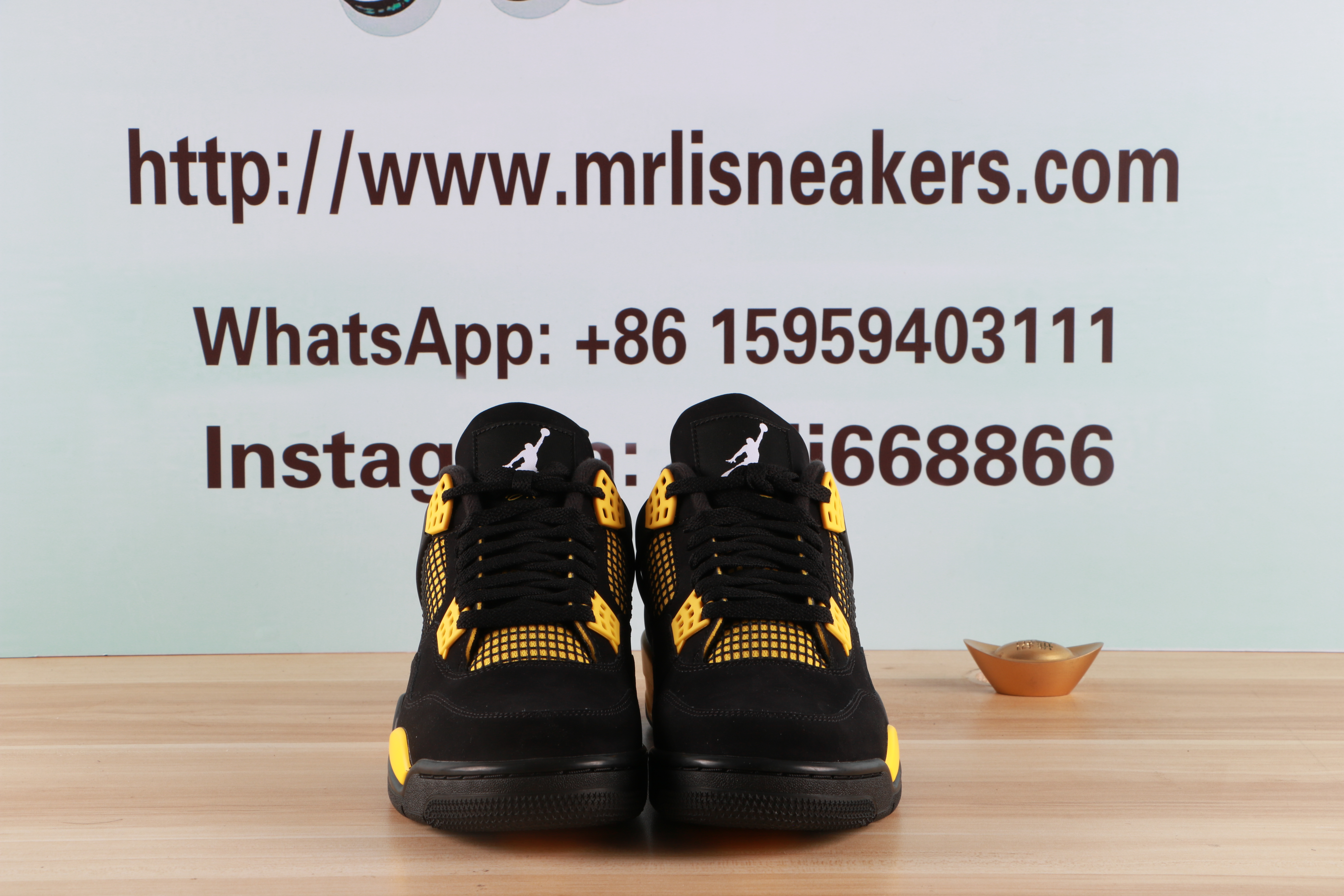 Air Jordan 4 Thunder