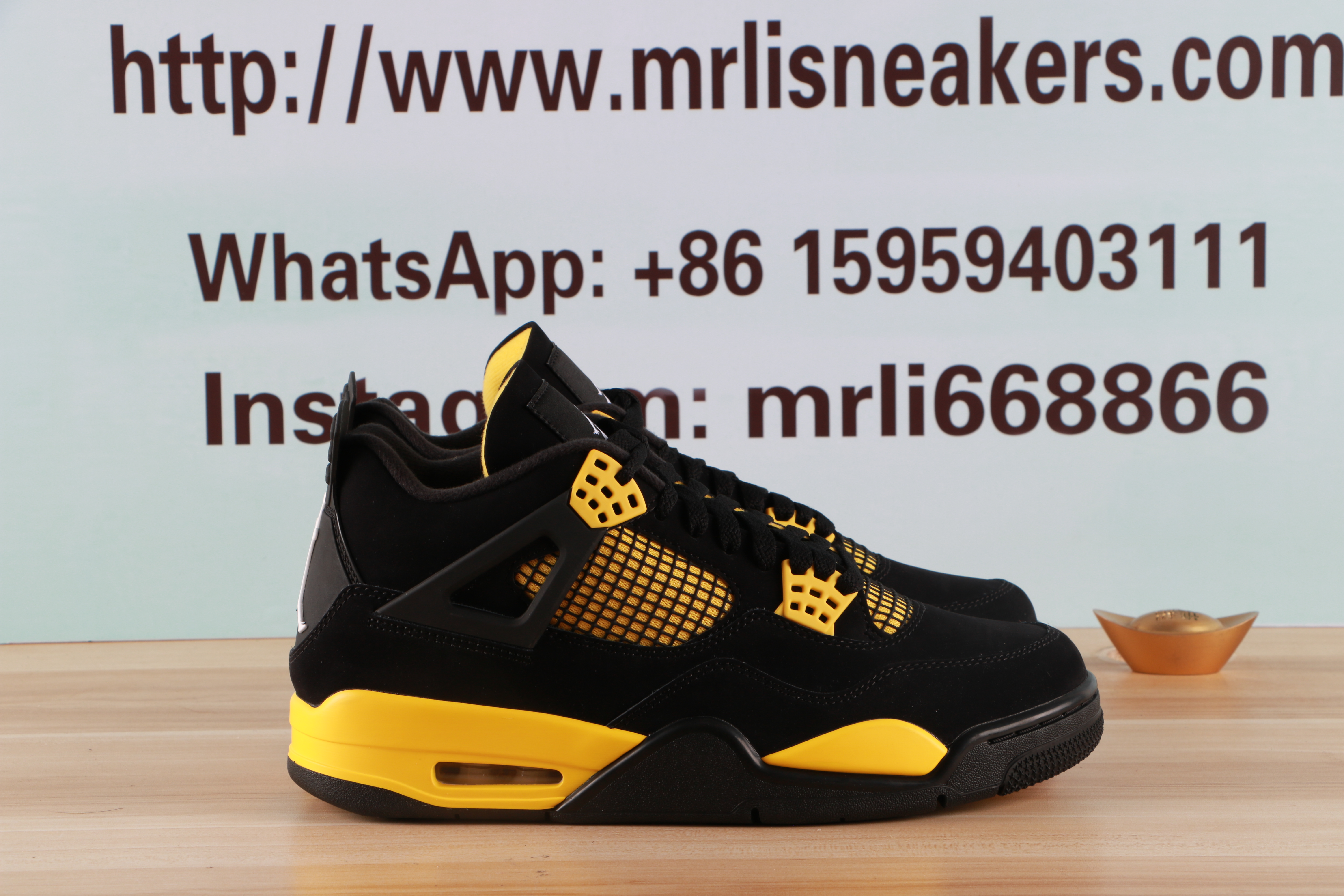 Air Jordan 4 Thunder
