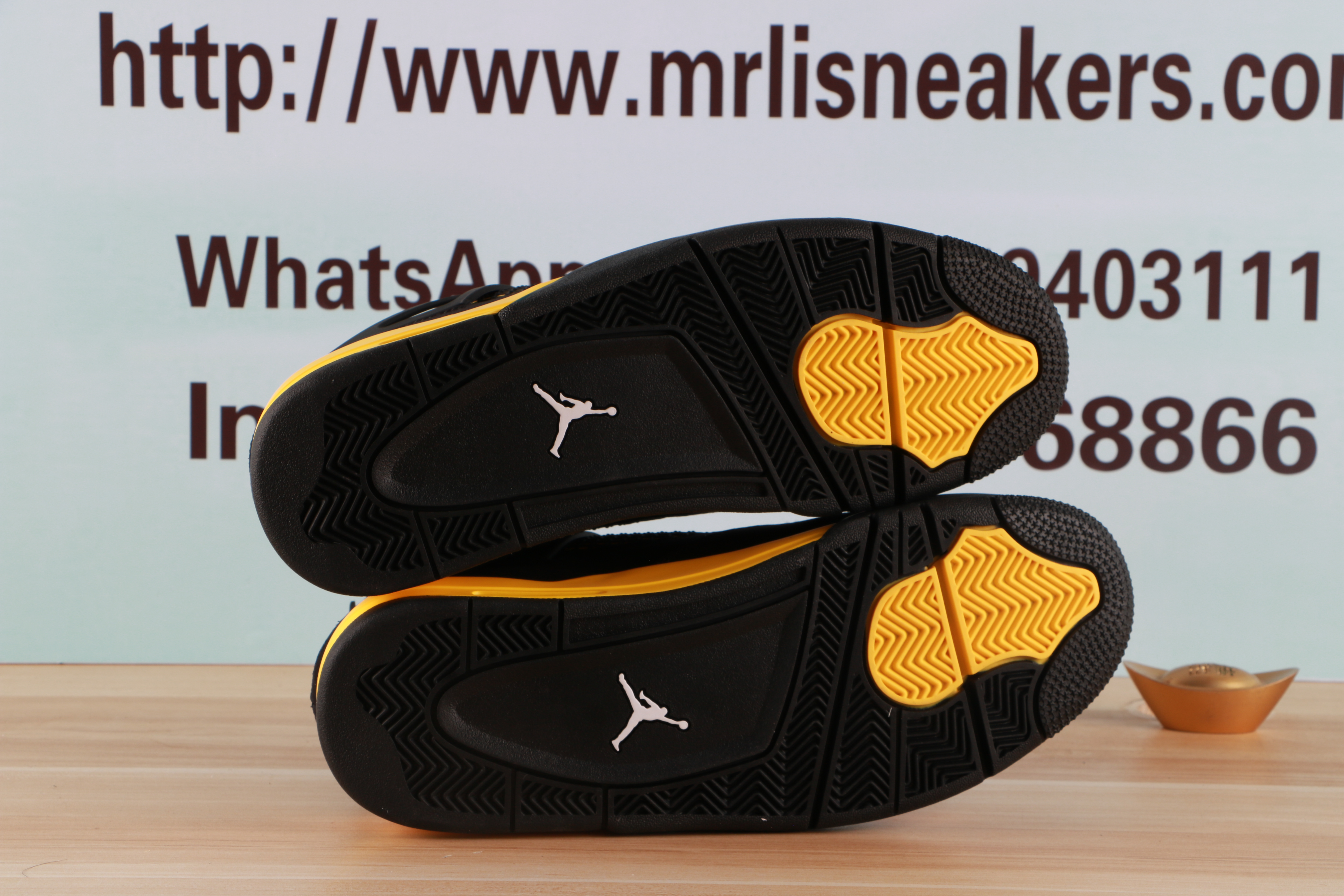 Air Jordan 4 Thunder