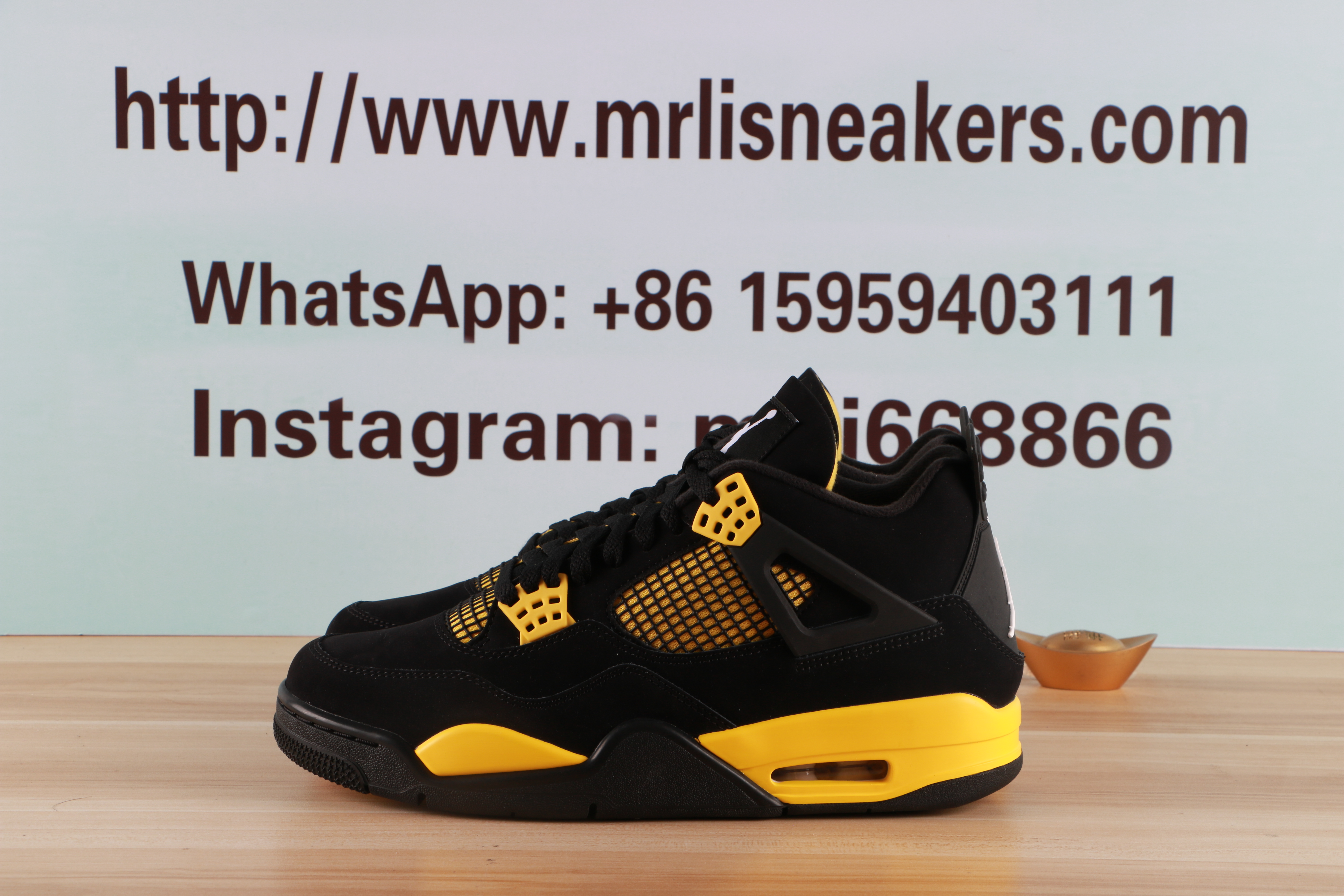 Air Jordan 4 Thunder