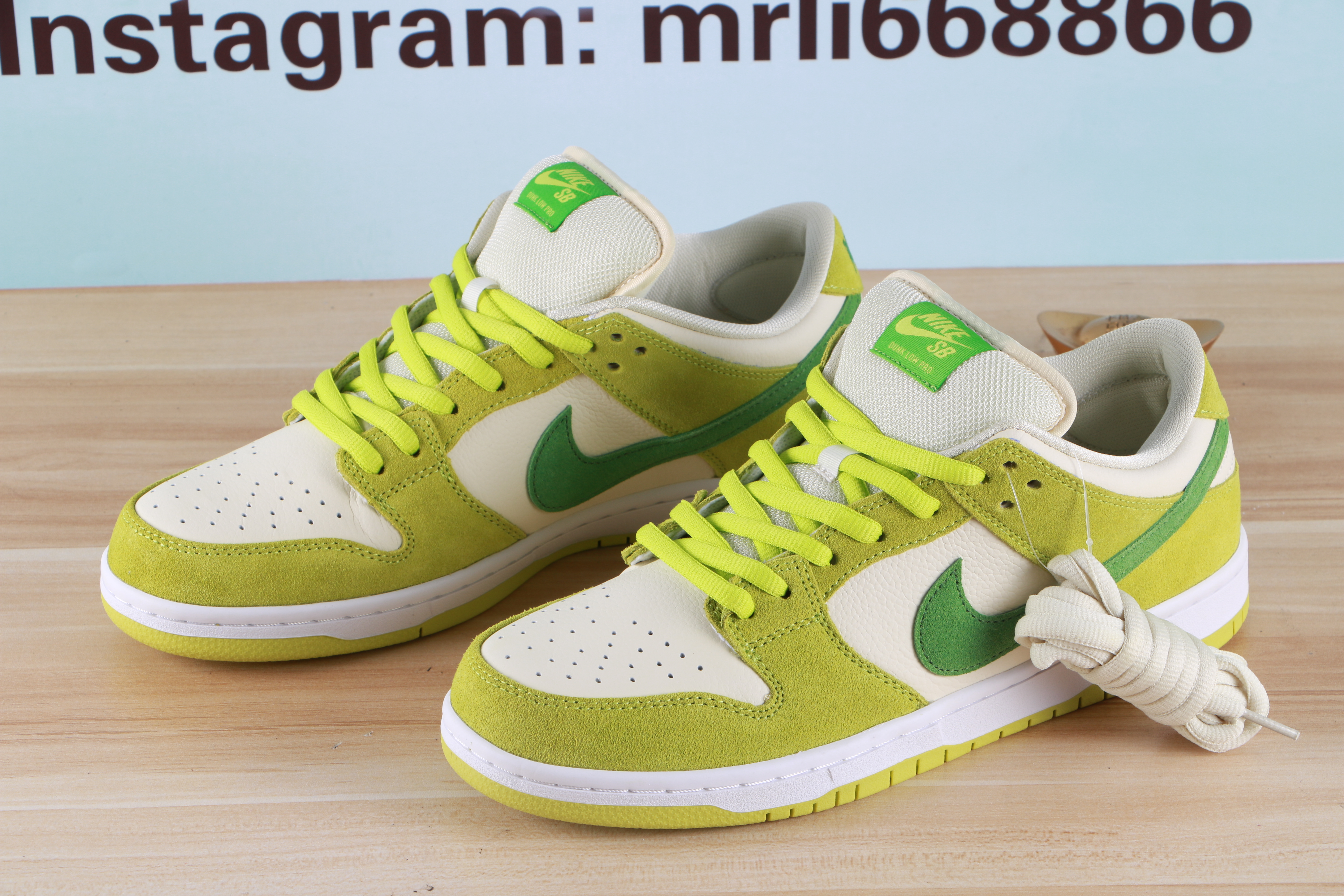 Nike SB Dunk Low Green Apple