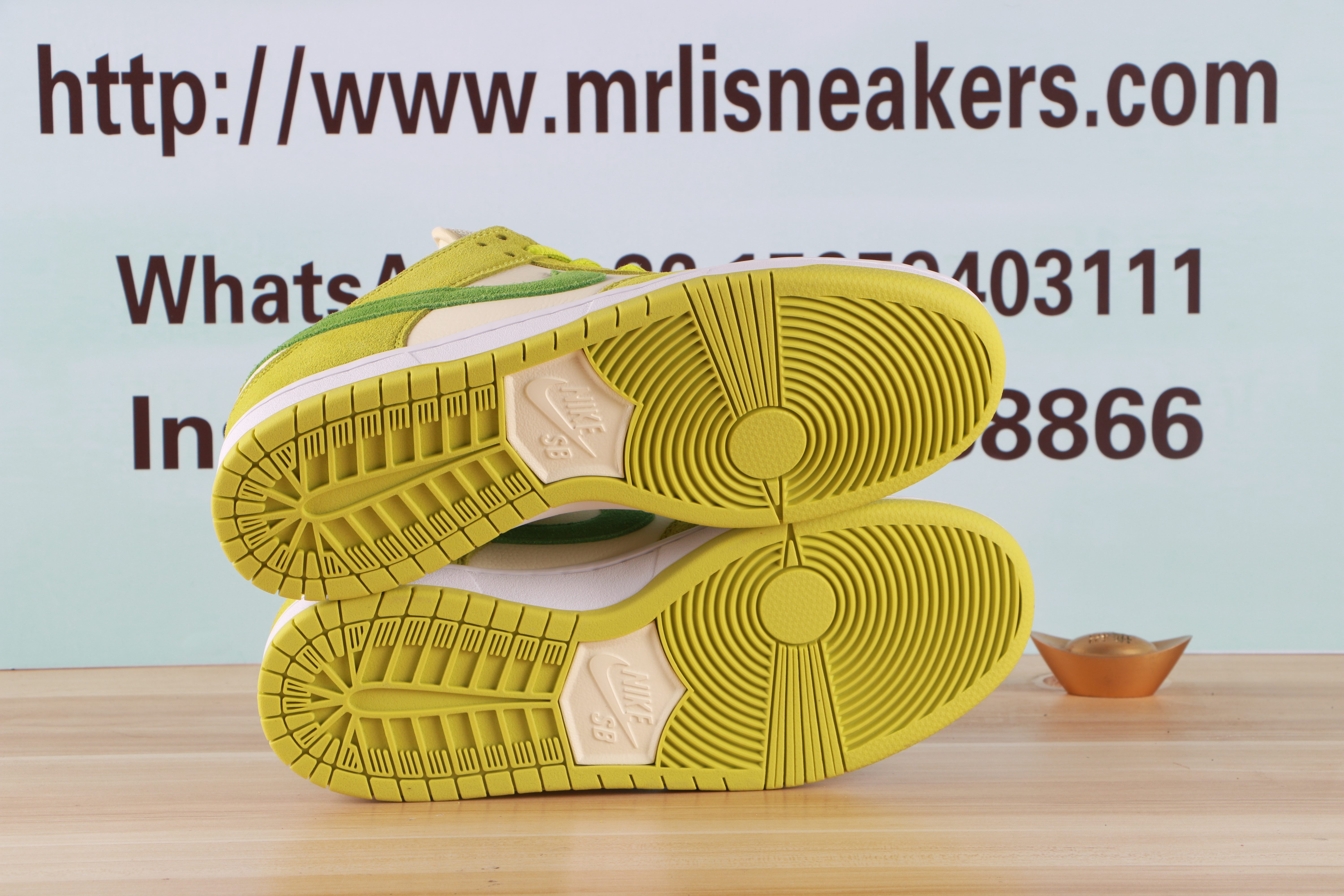 Nike SB Dunk Low Green Apple