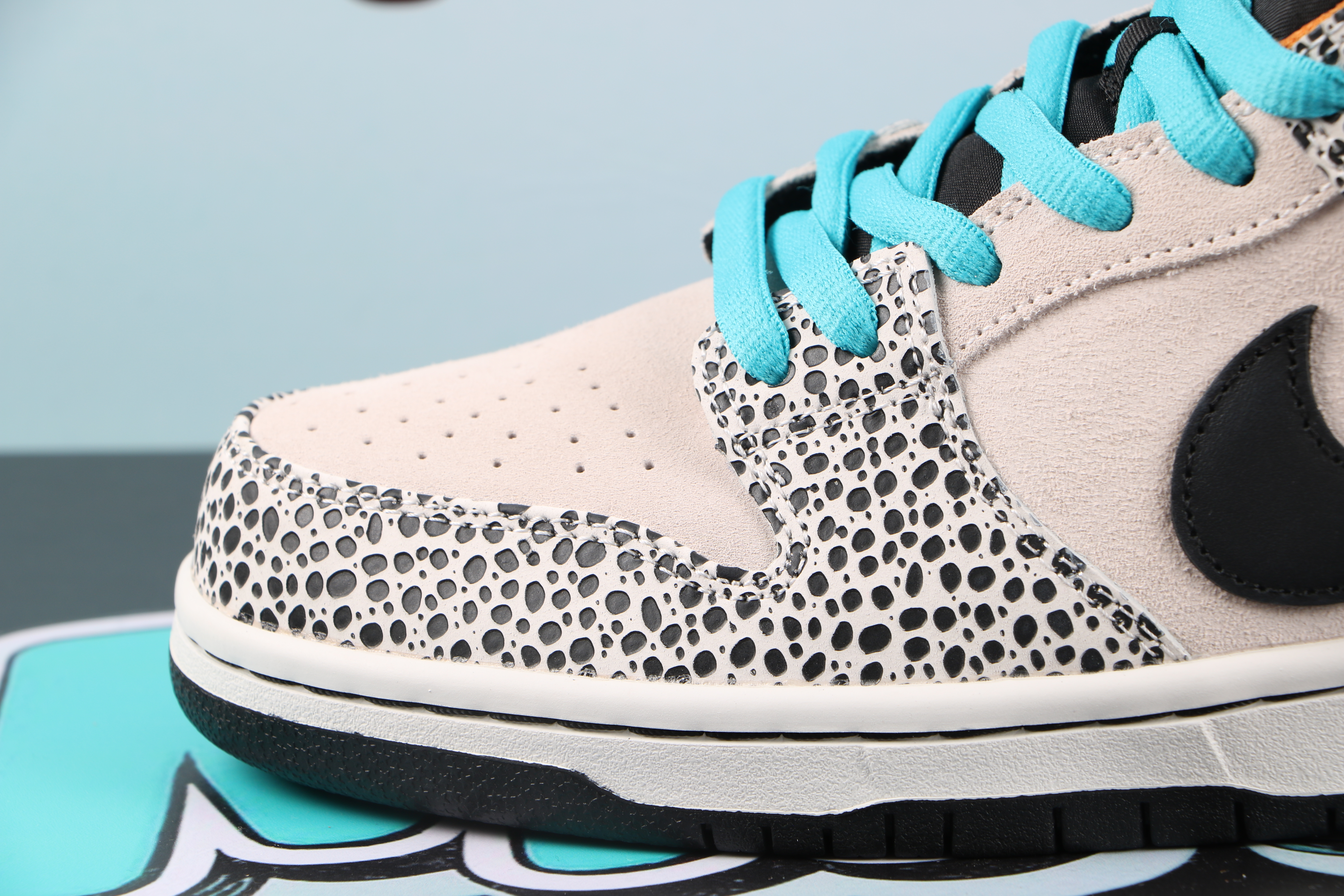 Nike SB Dunk Low Olymoics Safari
