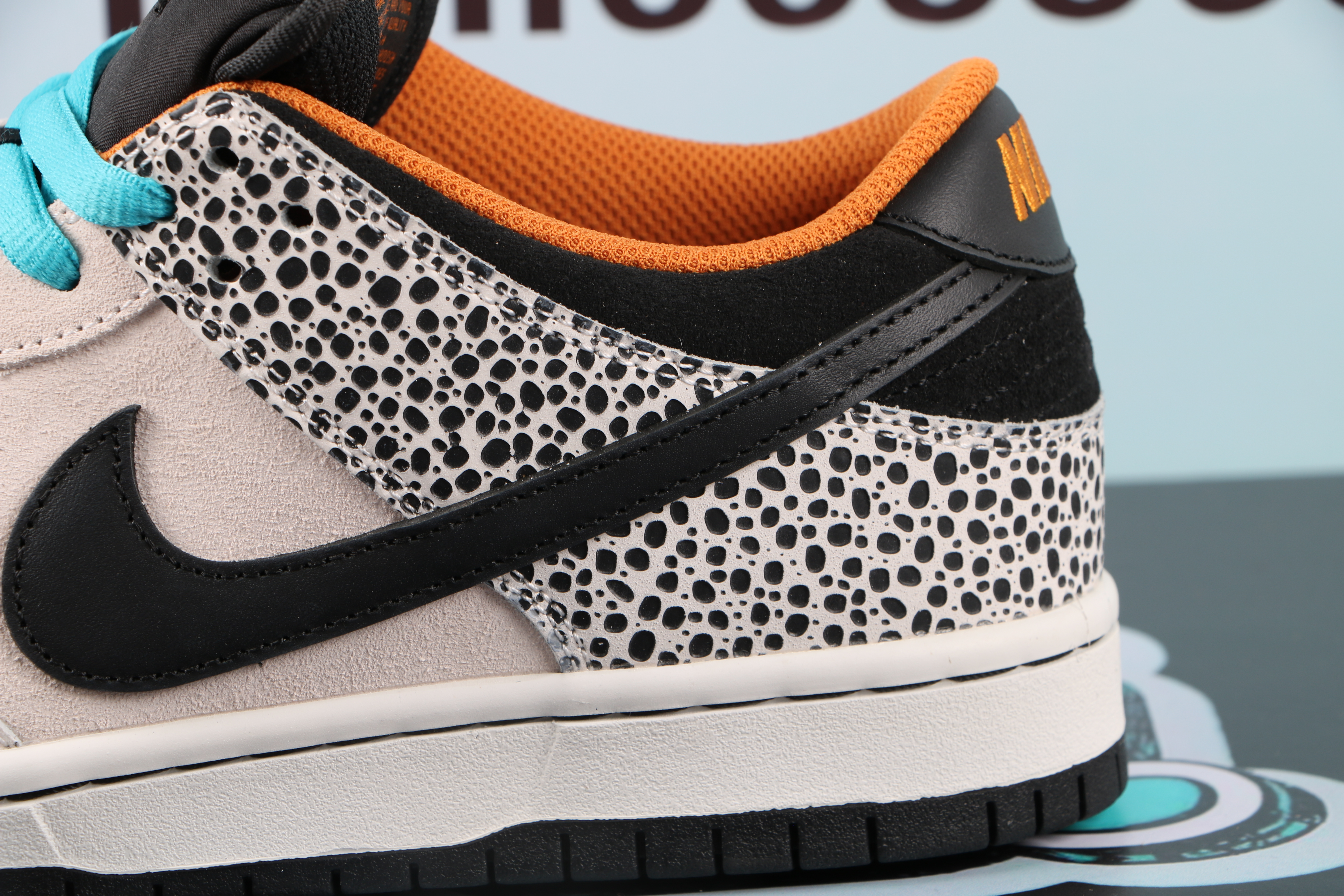 Nike SB Dunk Low Olymoics Safari