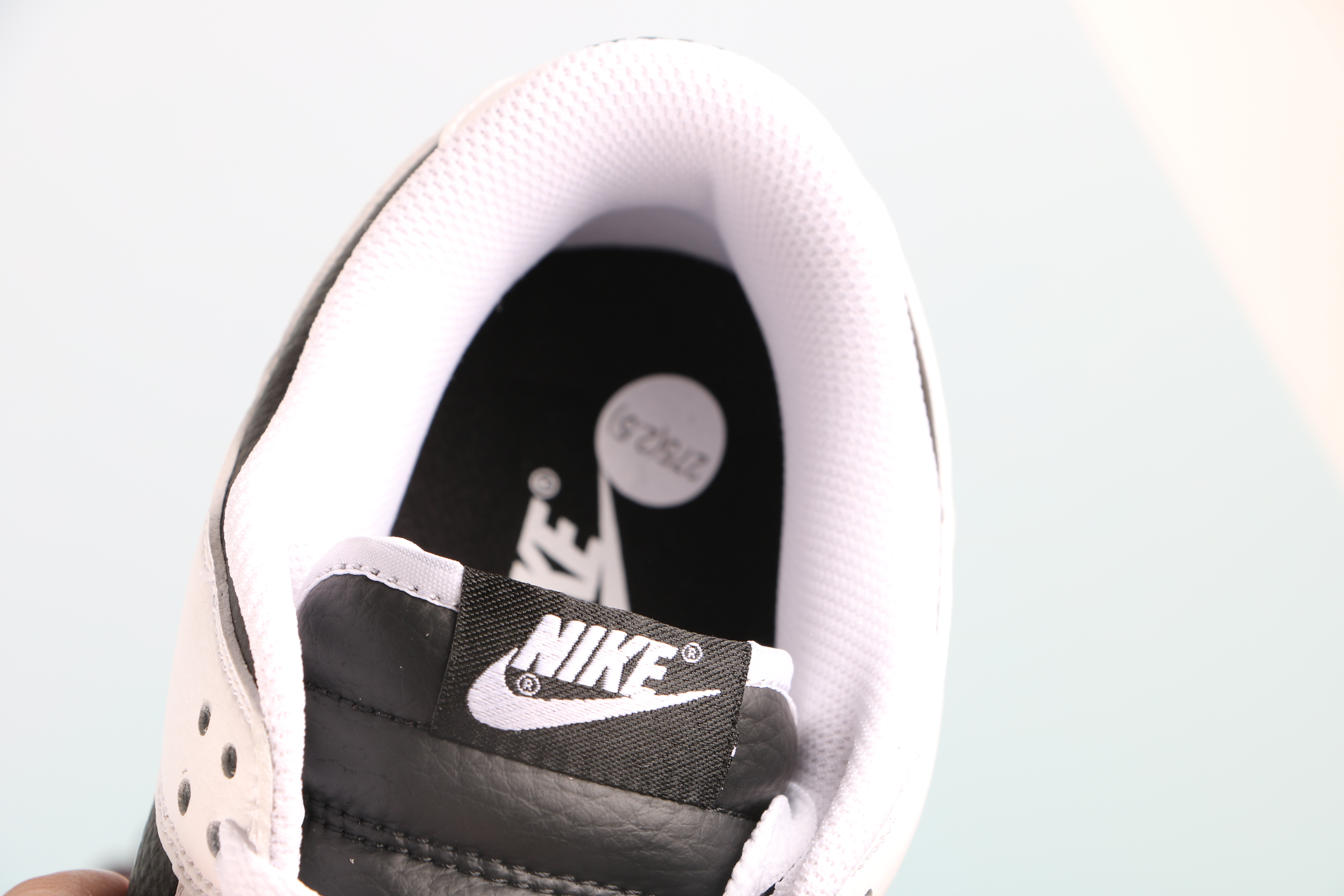 Nike SB Dunk Low"Reverse Panda"