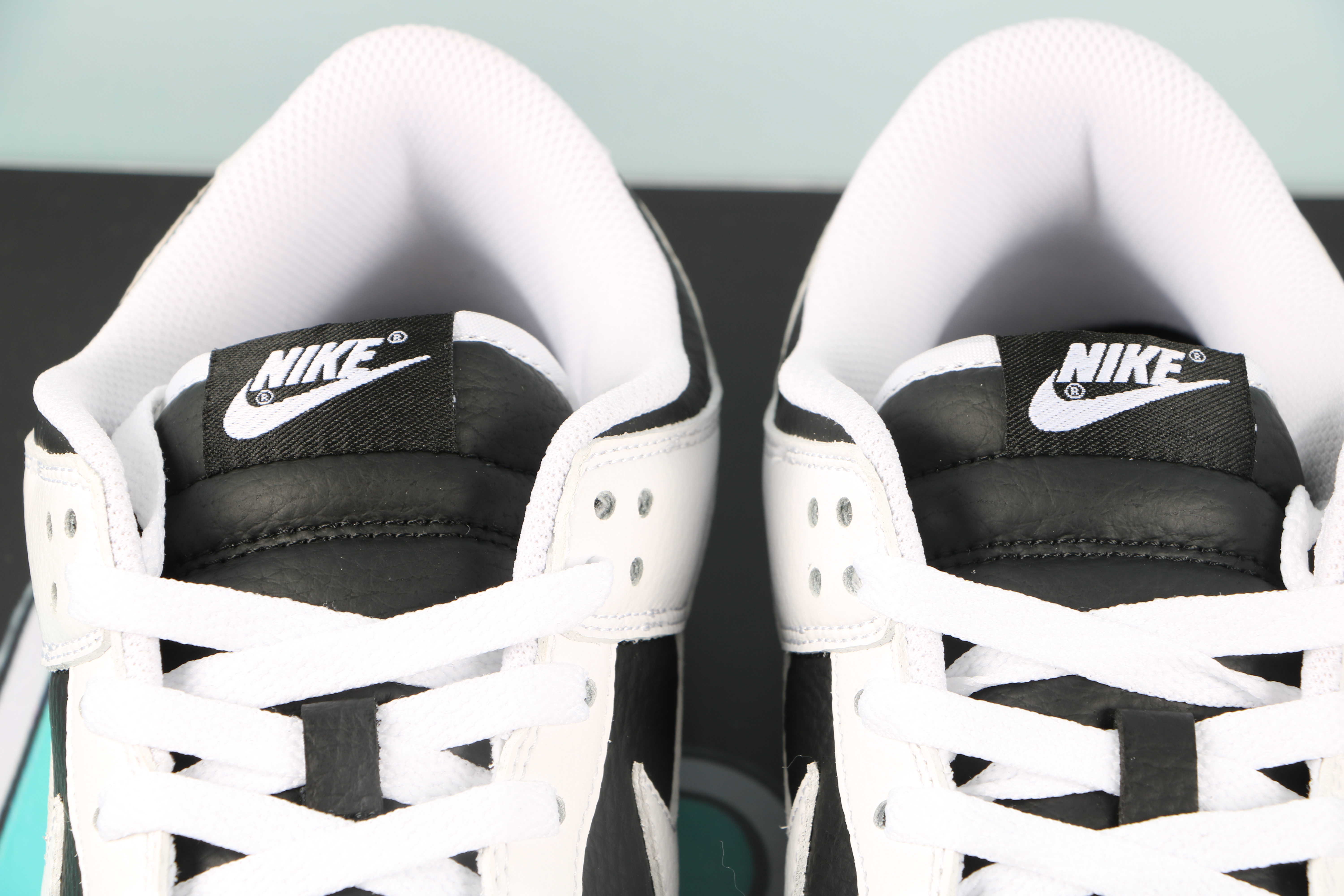Nike SB Dunk Low"Reverse Panda"