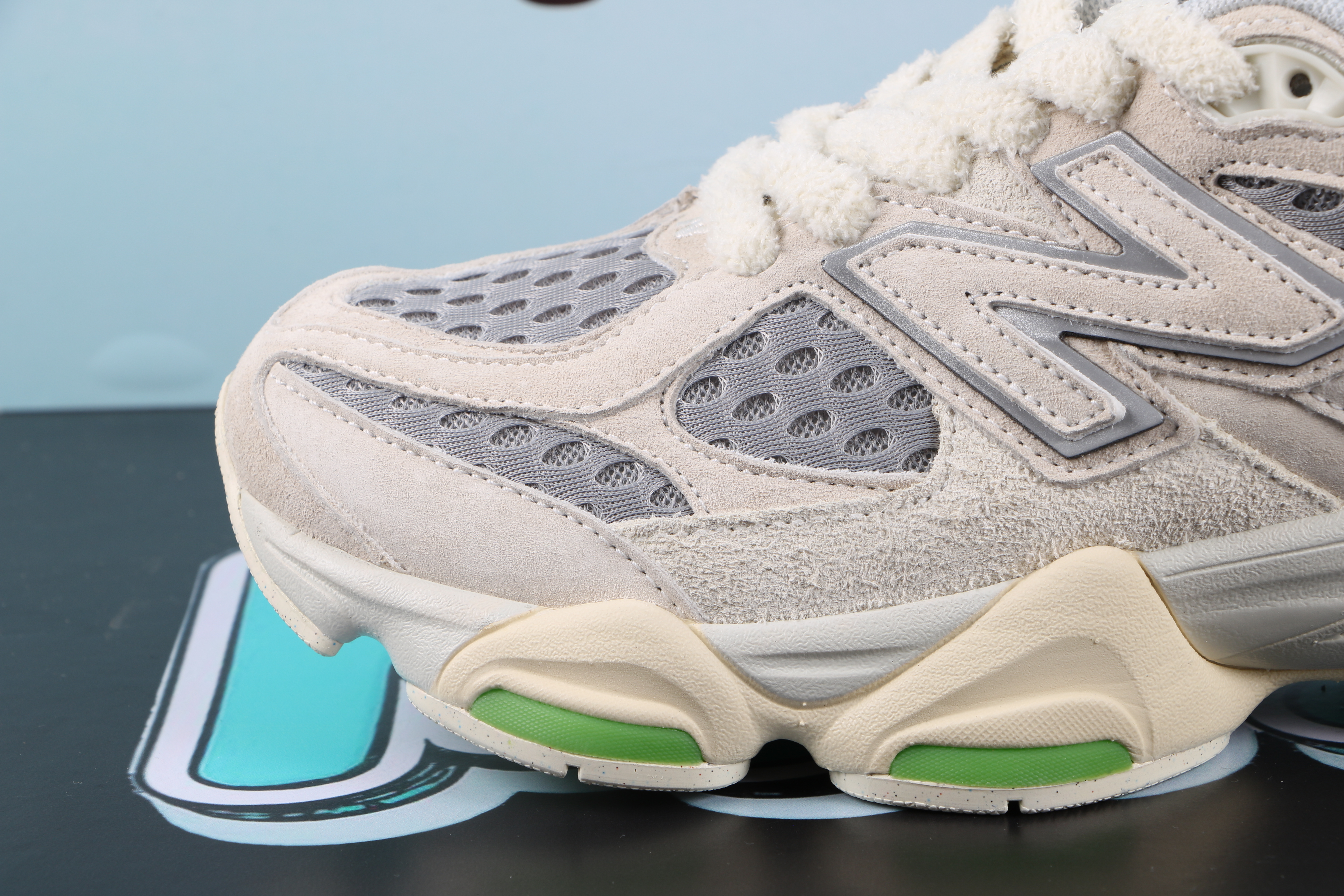 New Balance 9060 Bricks & Wood