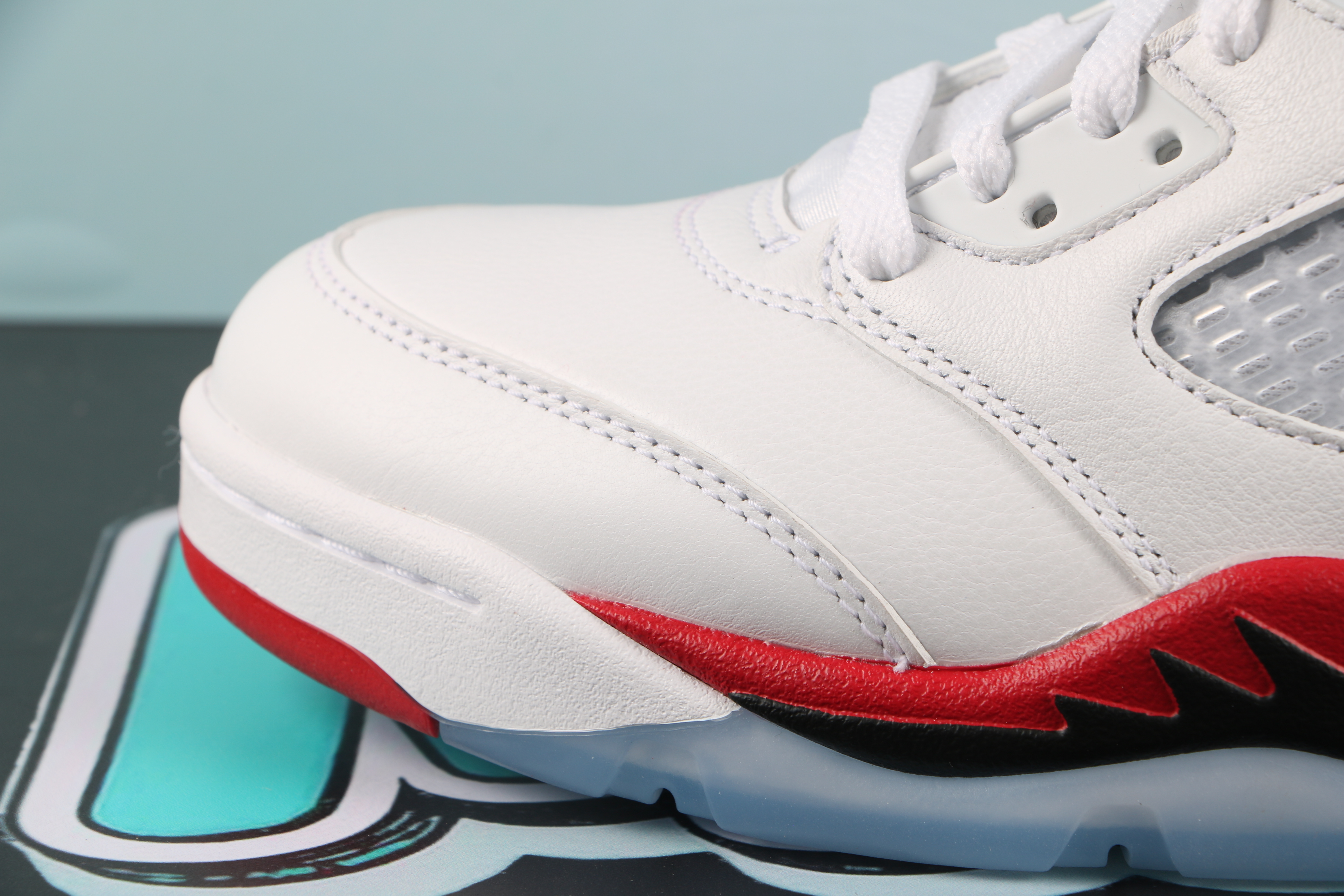 Jordan 5 Retro Fire Red Black Tongue