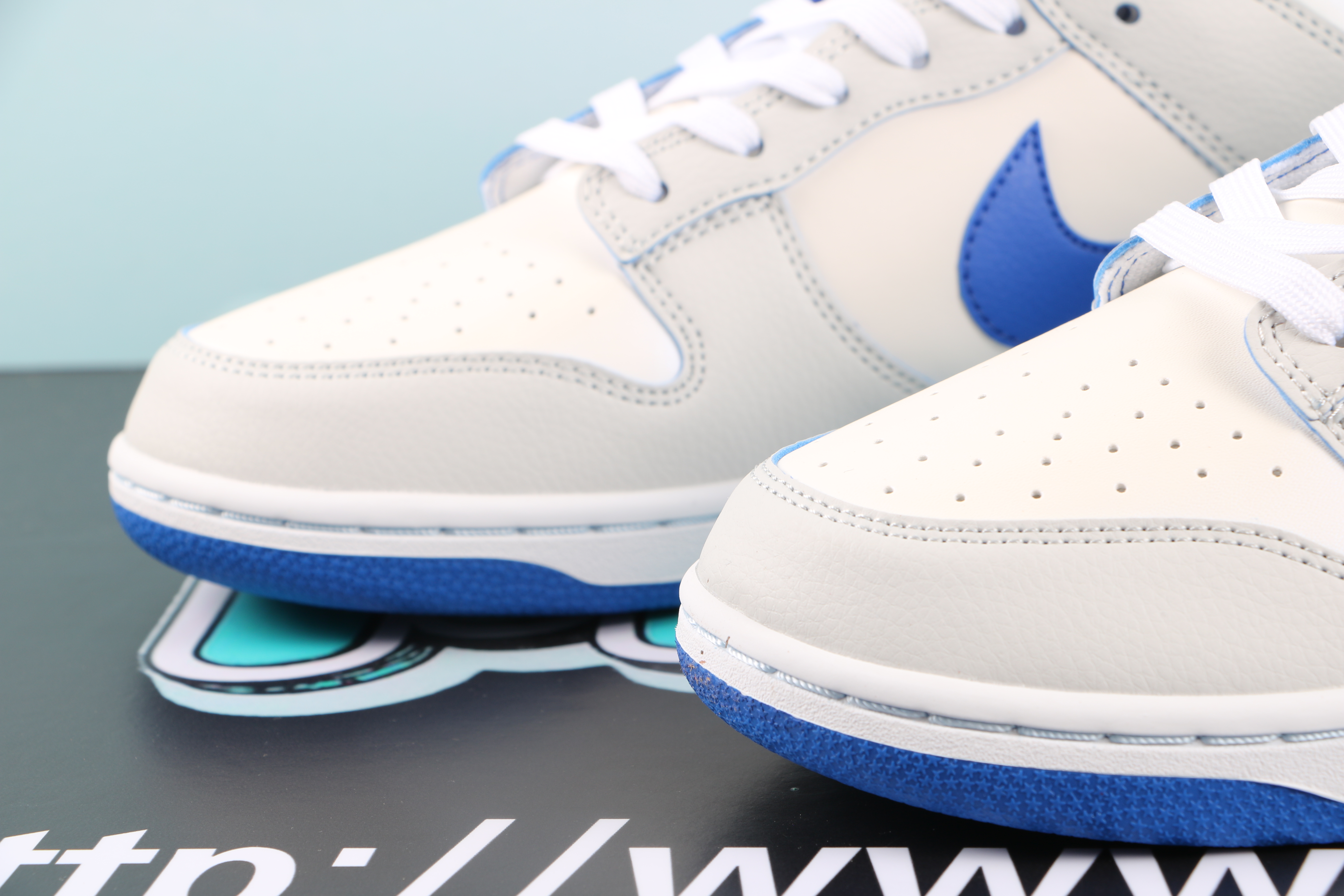 Nike SB Dunk Low GS "Ivory Hyper Royal"