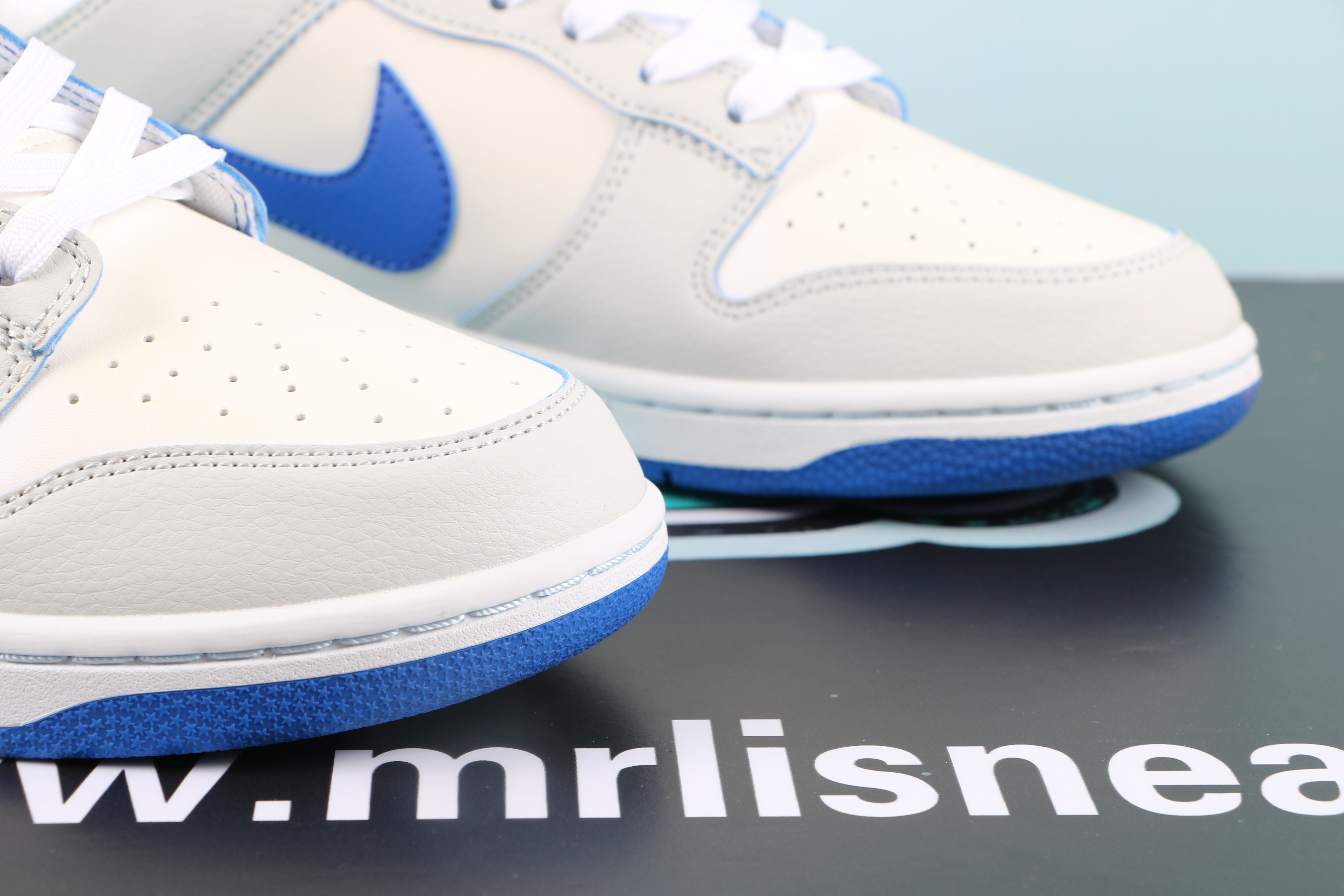 Nike SB Dunk Low GS "Ivory Hyper Royal"