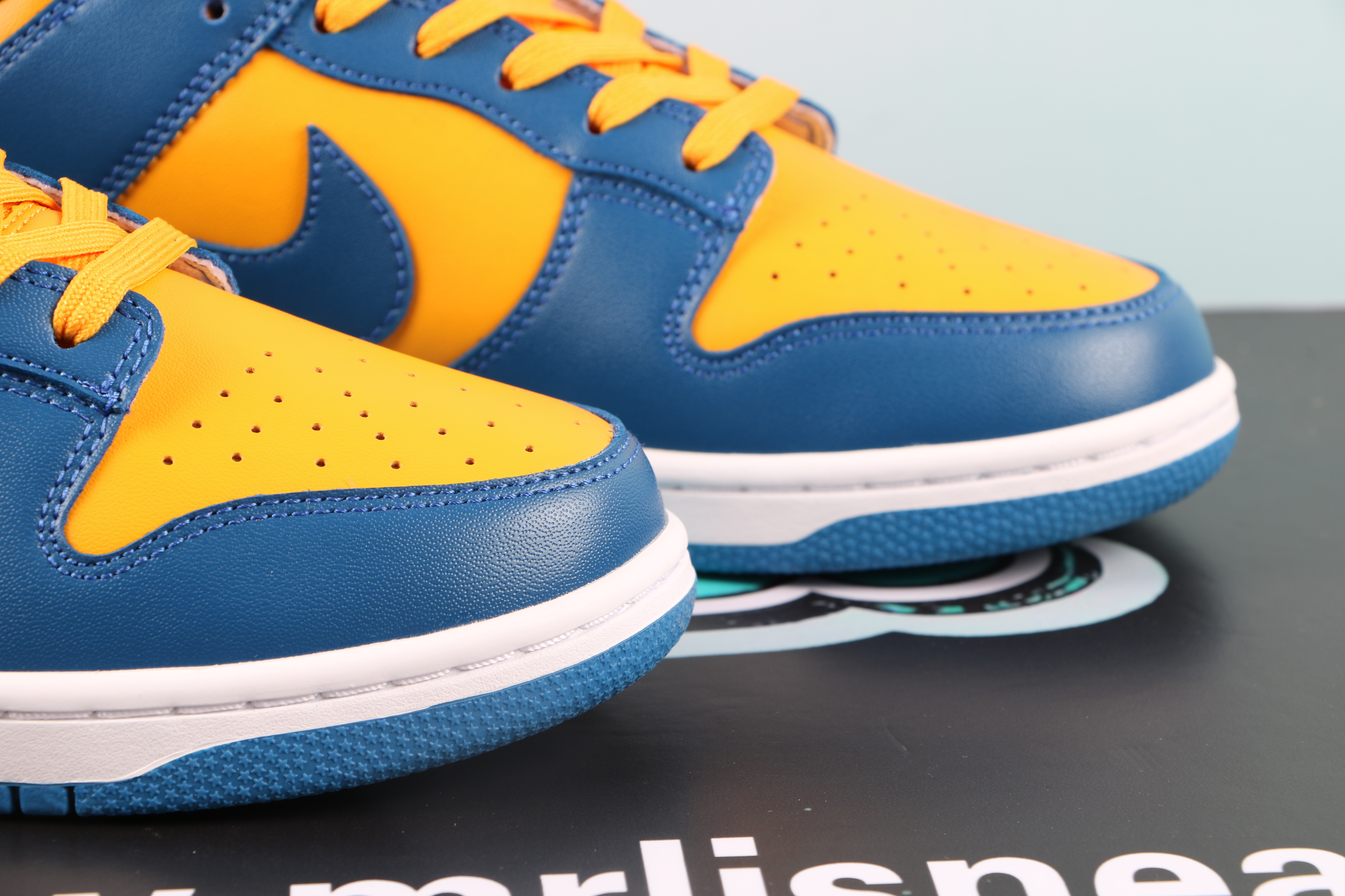 Nike Dunk Low “Warriors”