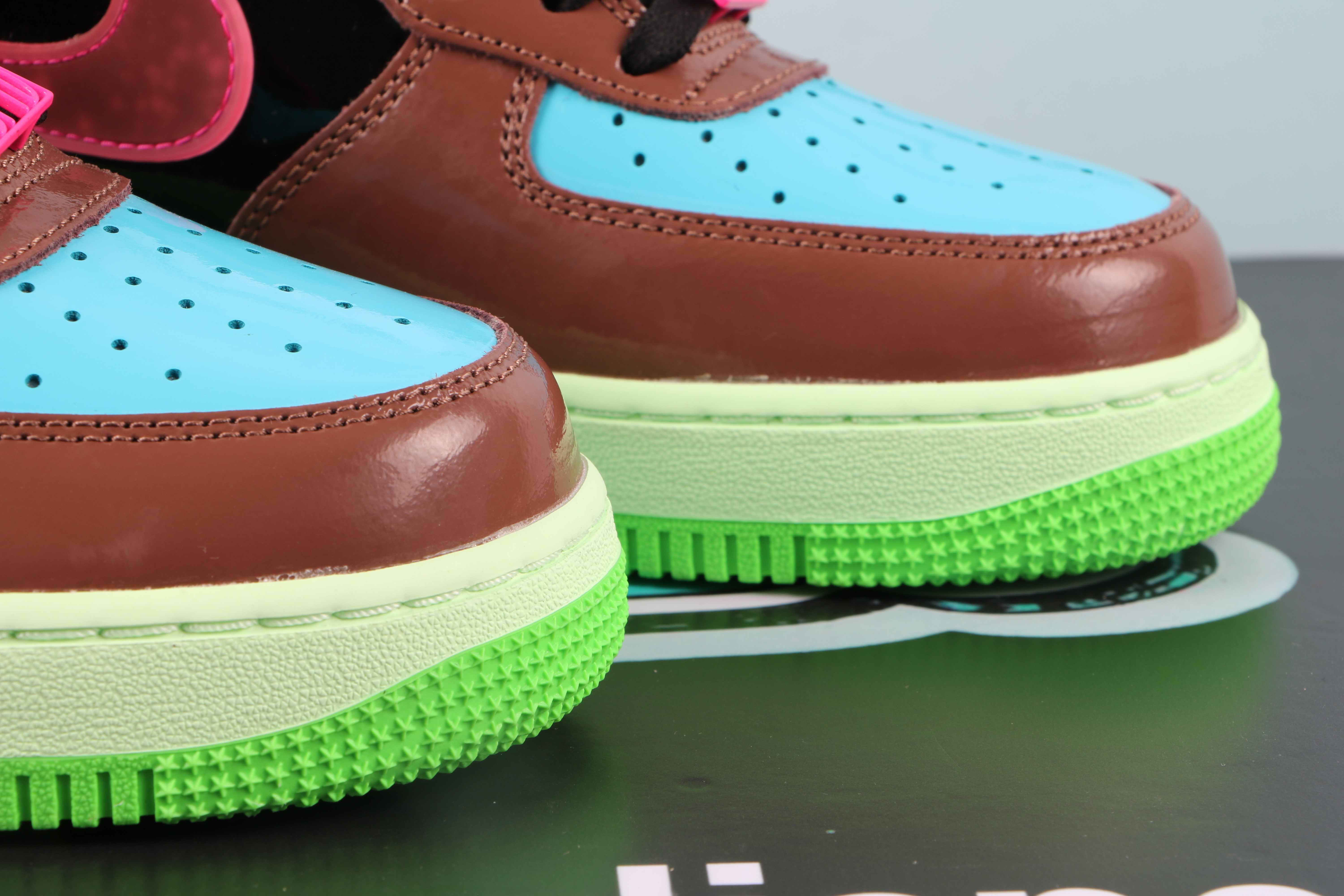 Nike Air Force 1Low SP Undefeated Multi-Patent Pink Prime