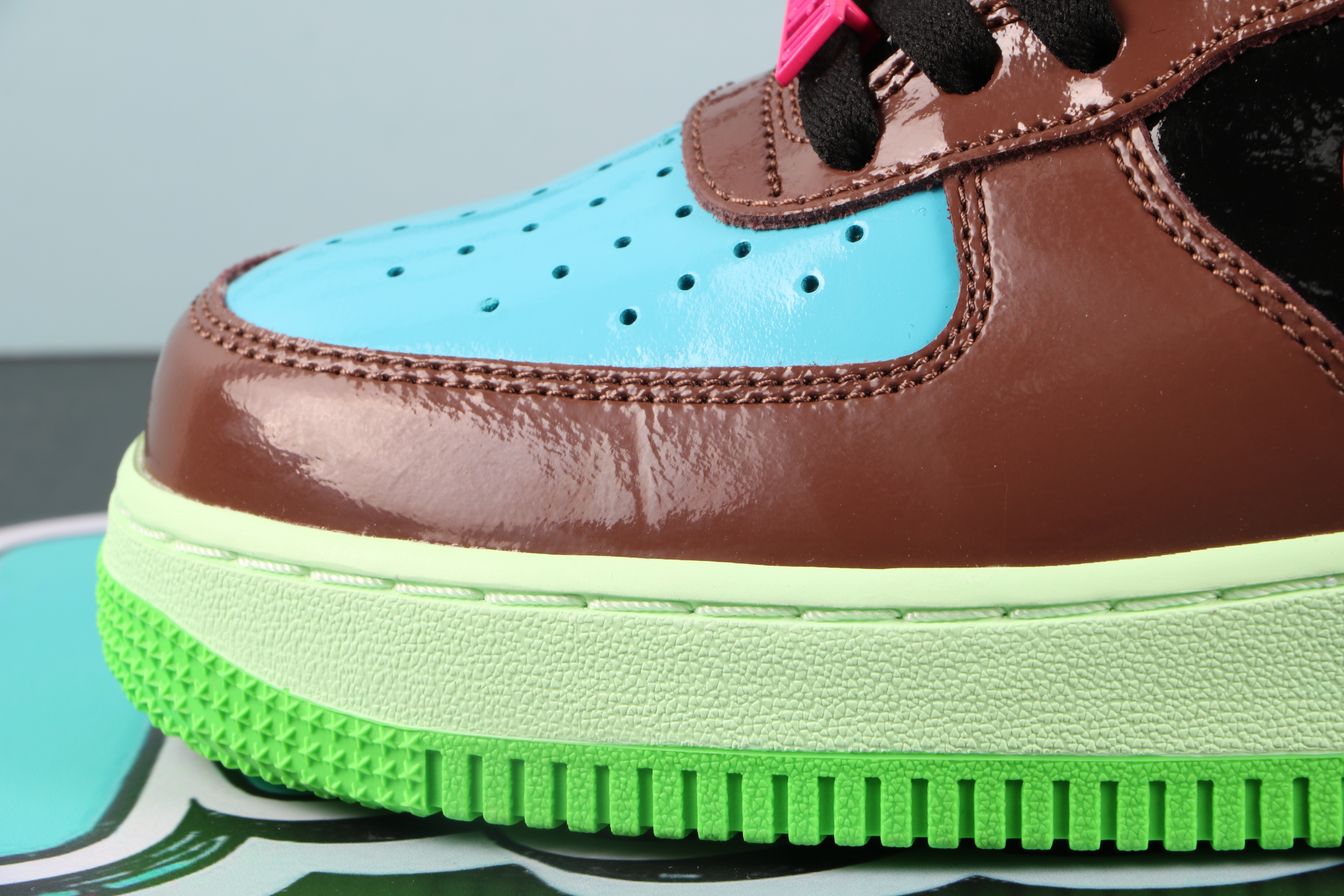 Nike Air Force 1Low SP Undefeated Multi-Patent Pink Prime