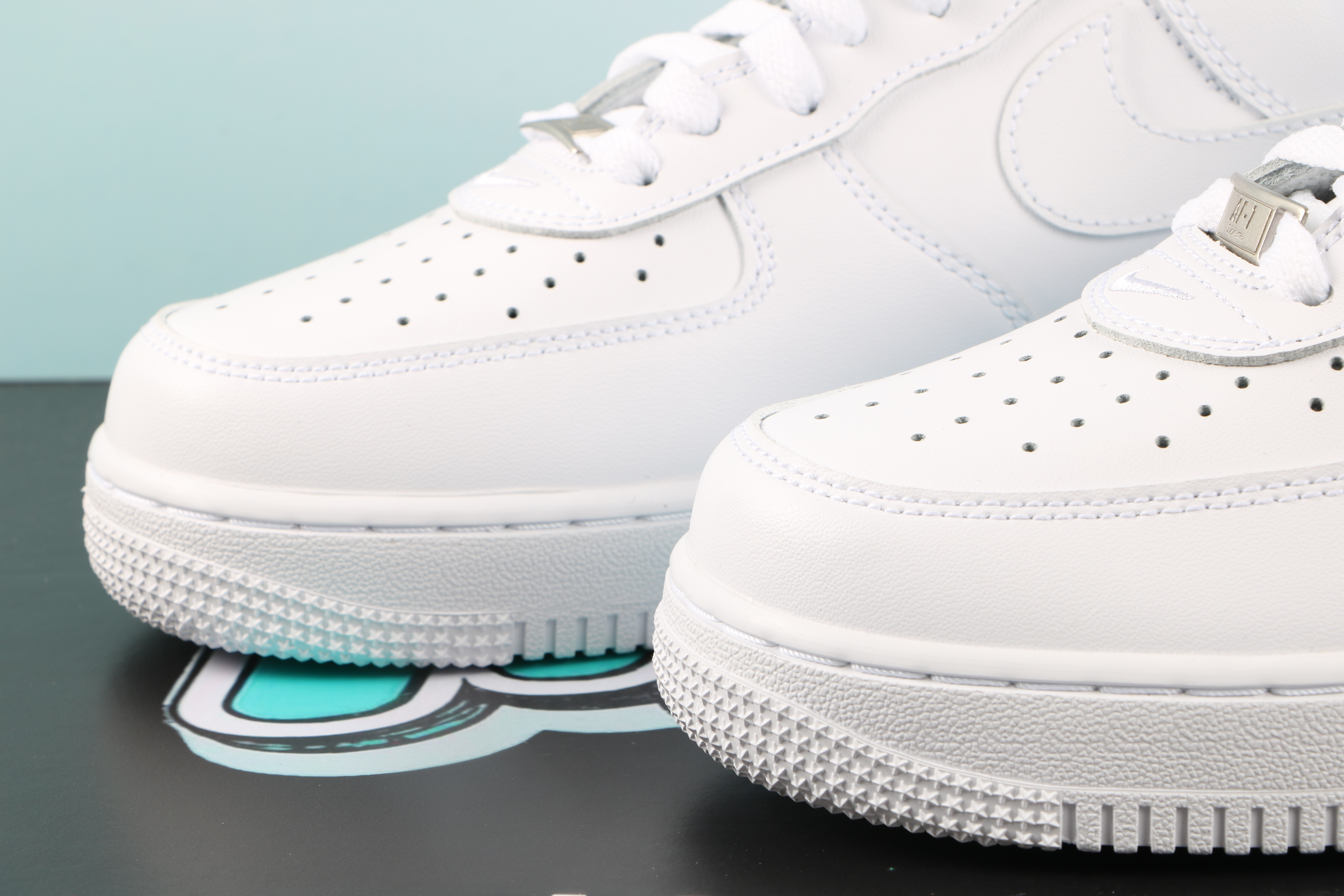 Nike Air Force 1 Low Supreme White