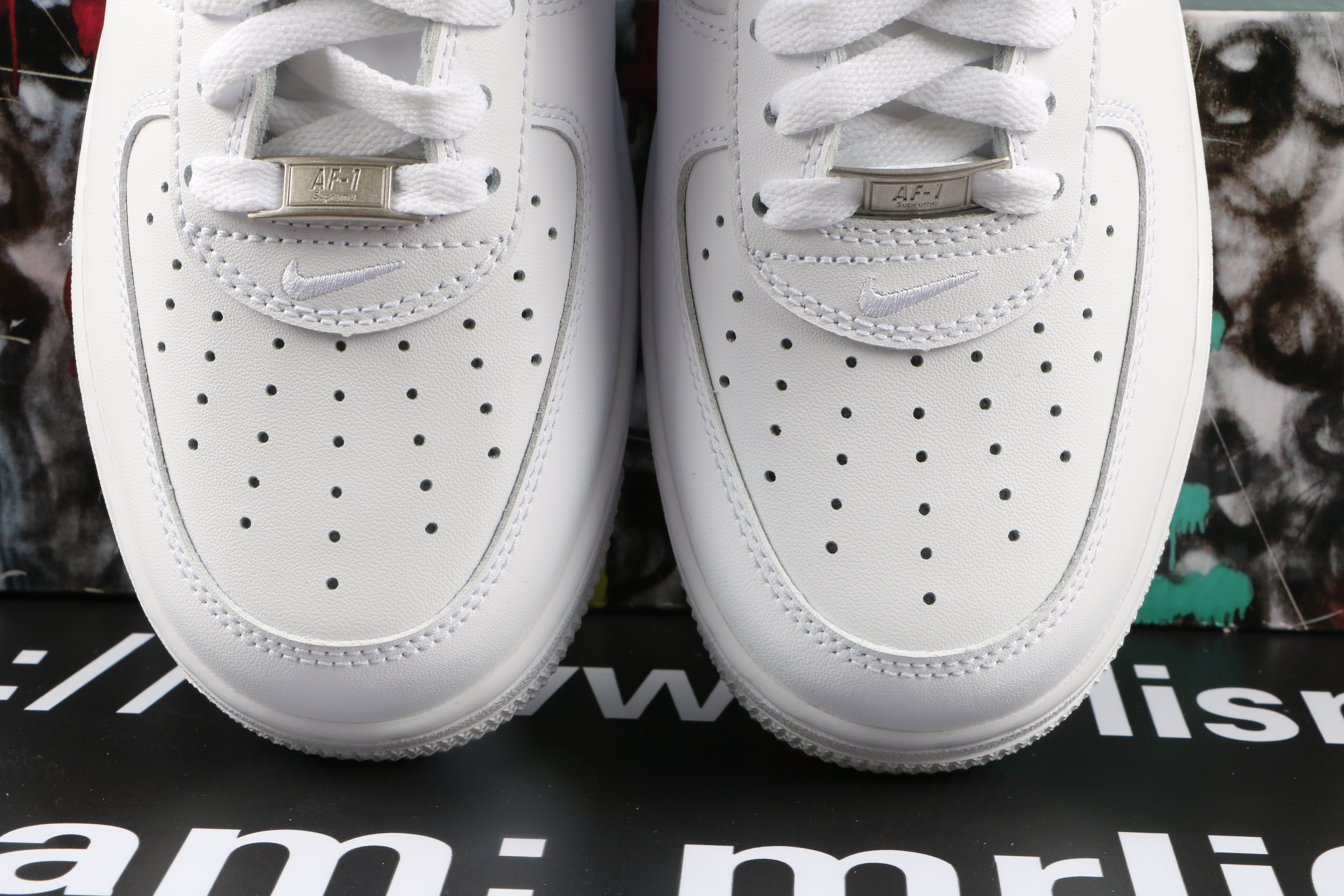 Nike Air Force 1 Low Supreme White