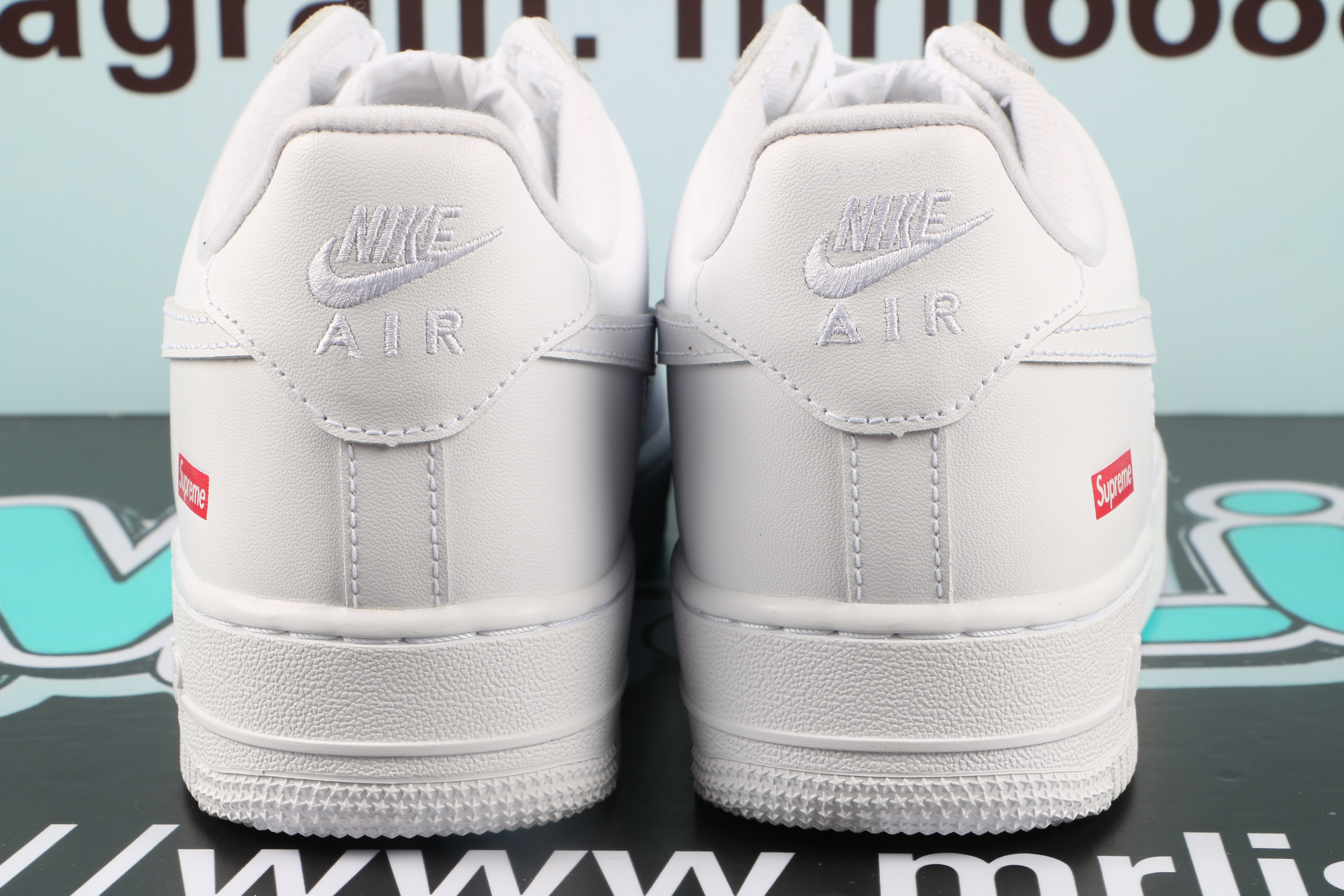 Nike Air Force 1 Low Supreme White
