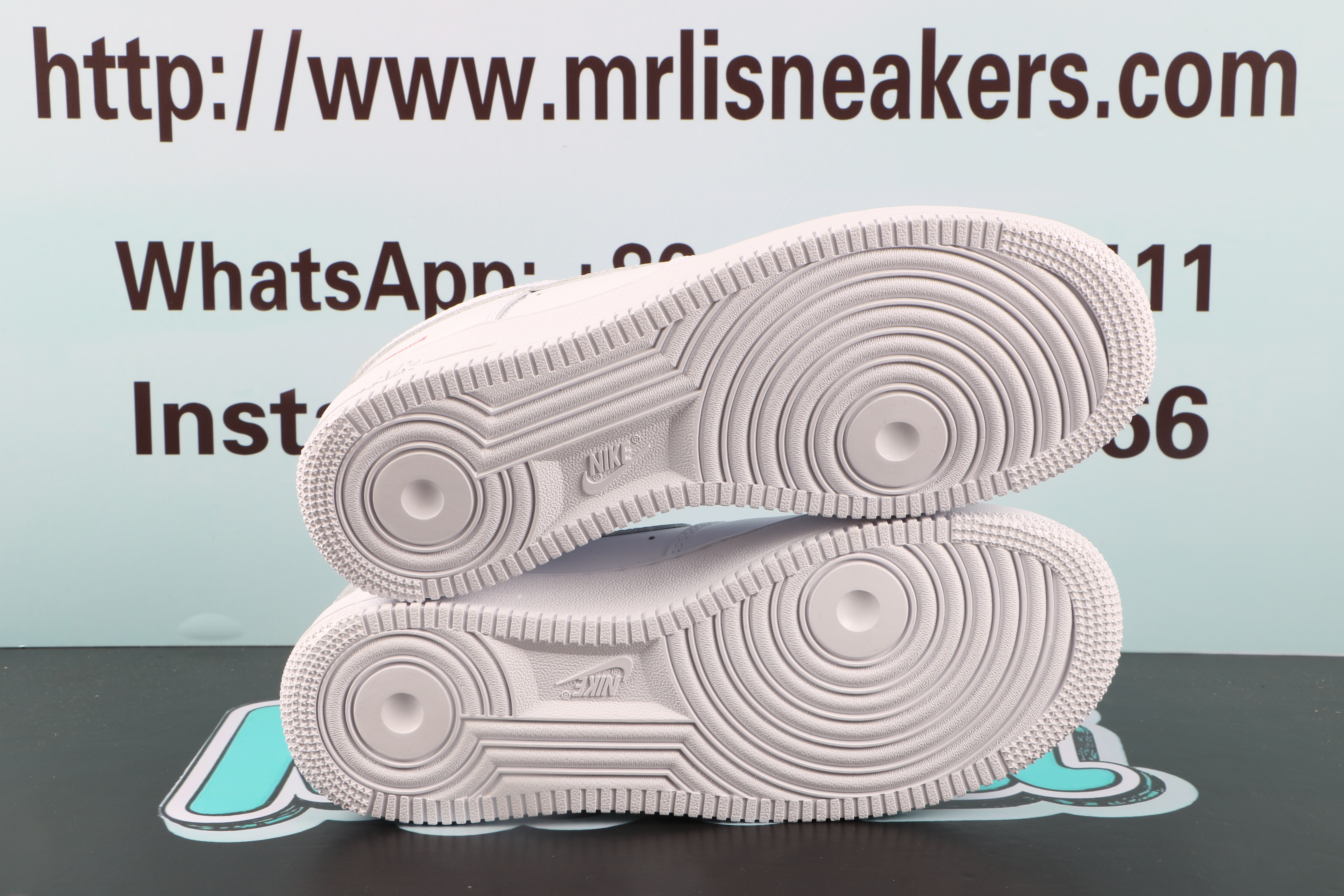 Nike Air Force 1 Low Supreme White