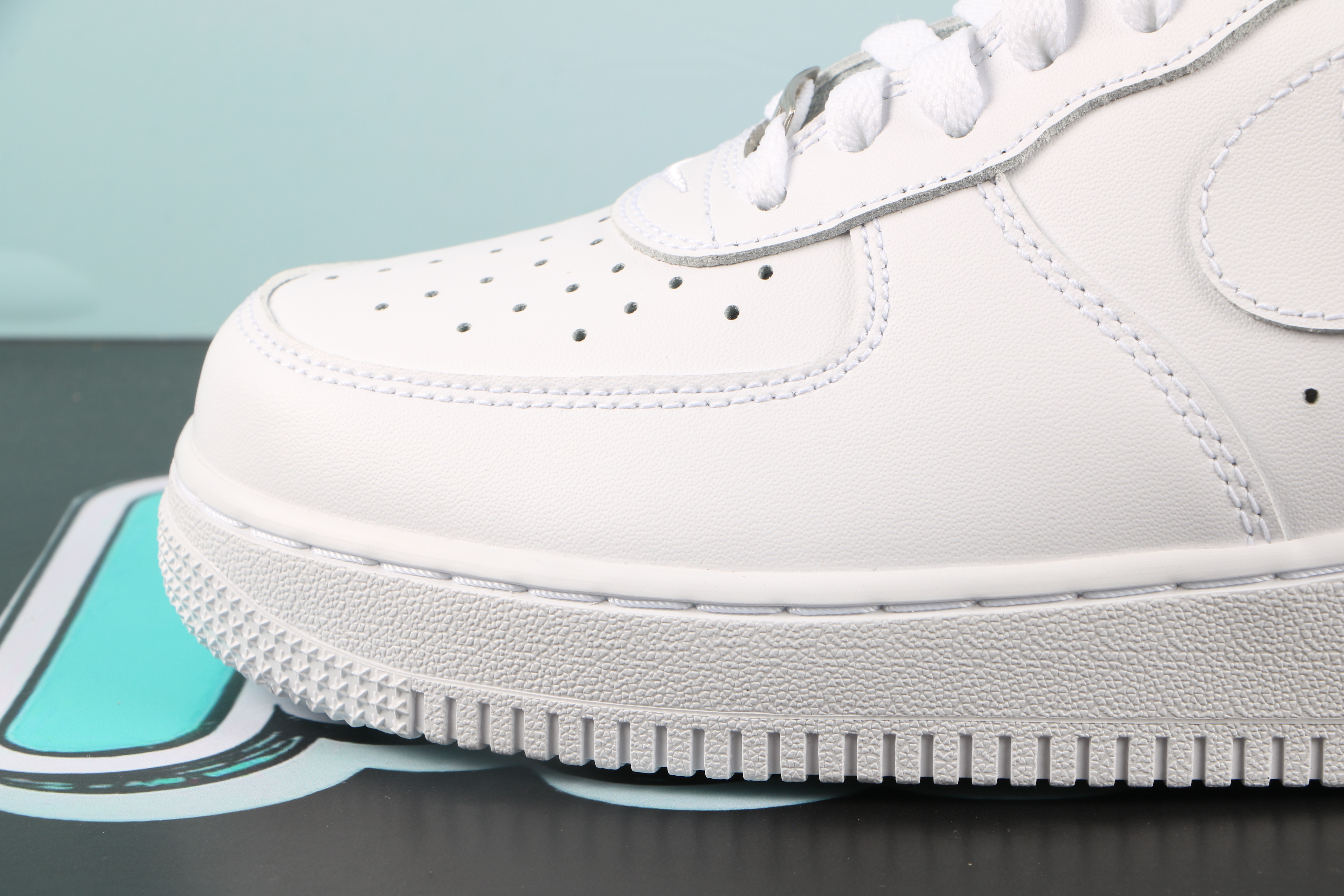 Nike Air Force 1 Low Supreme White