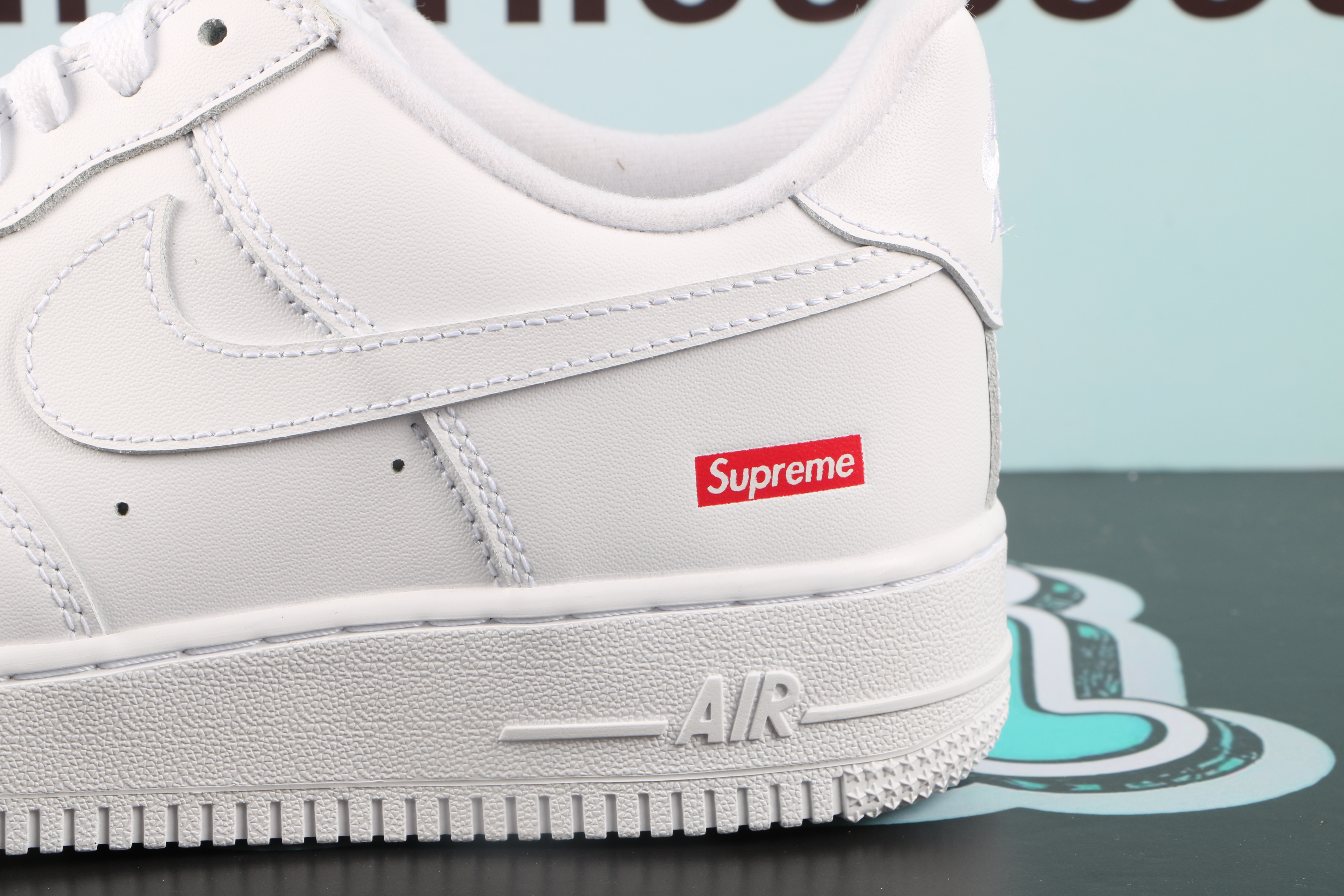 Nike Air Force 1 Low Supreme White
