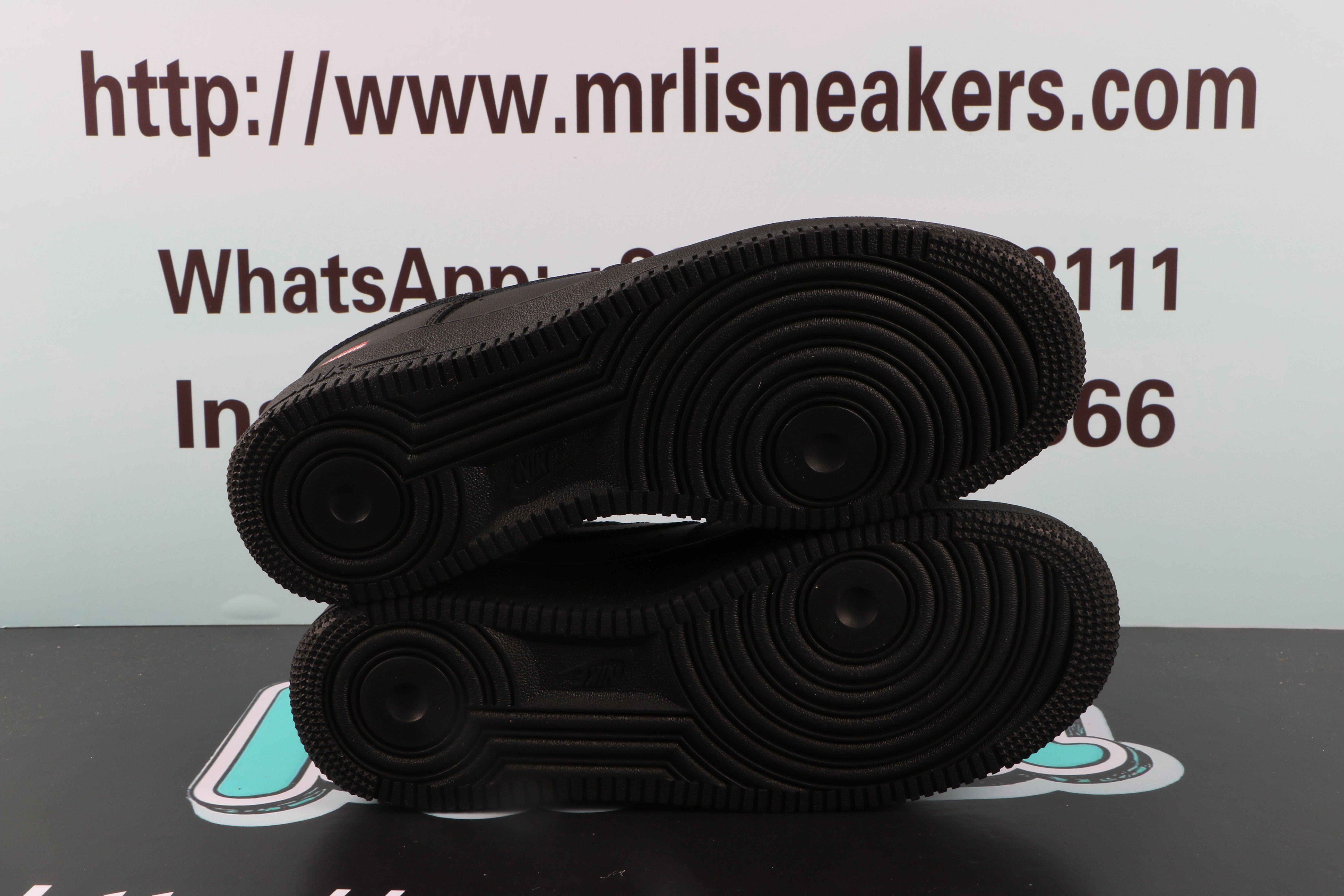 Nike Air Force 1 Low Supreme Black