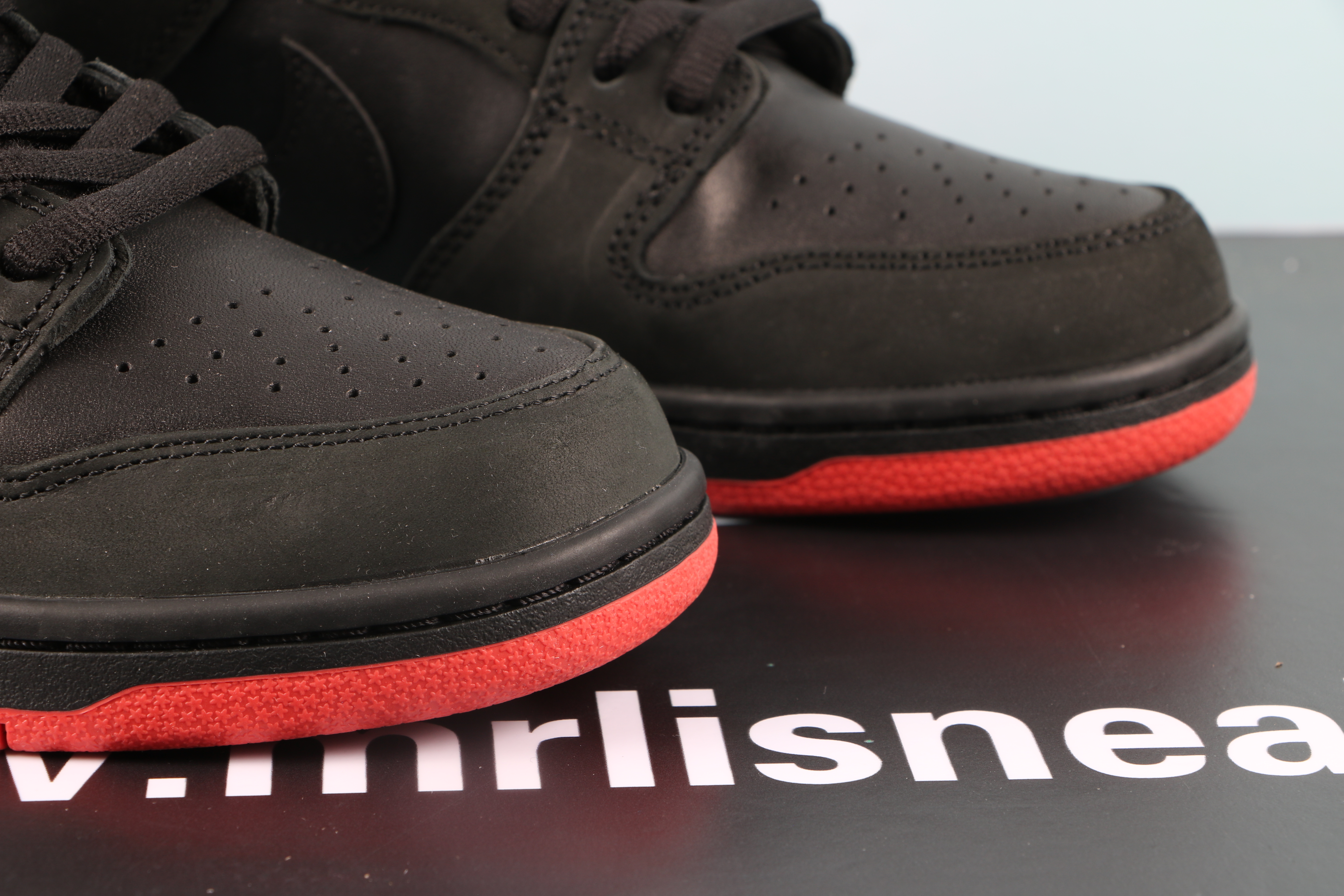 Nike SB Dunk Low Black Pigeon