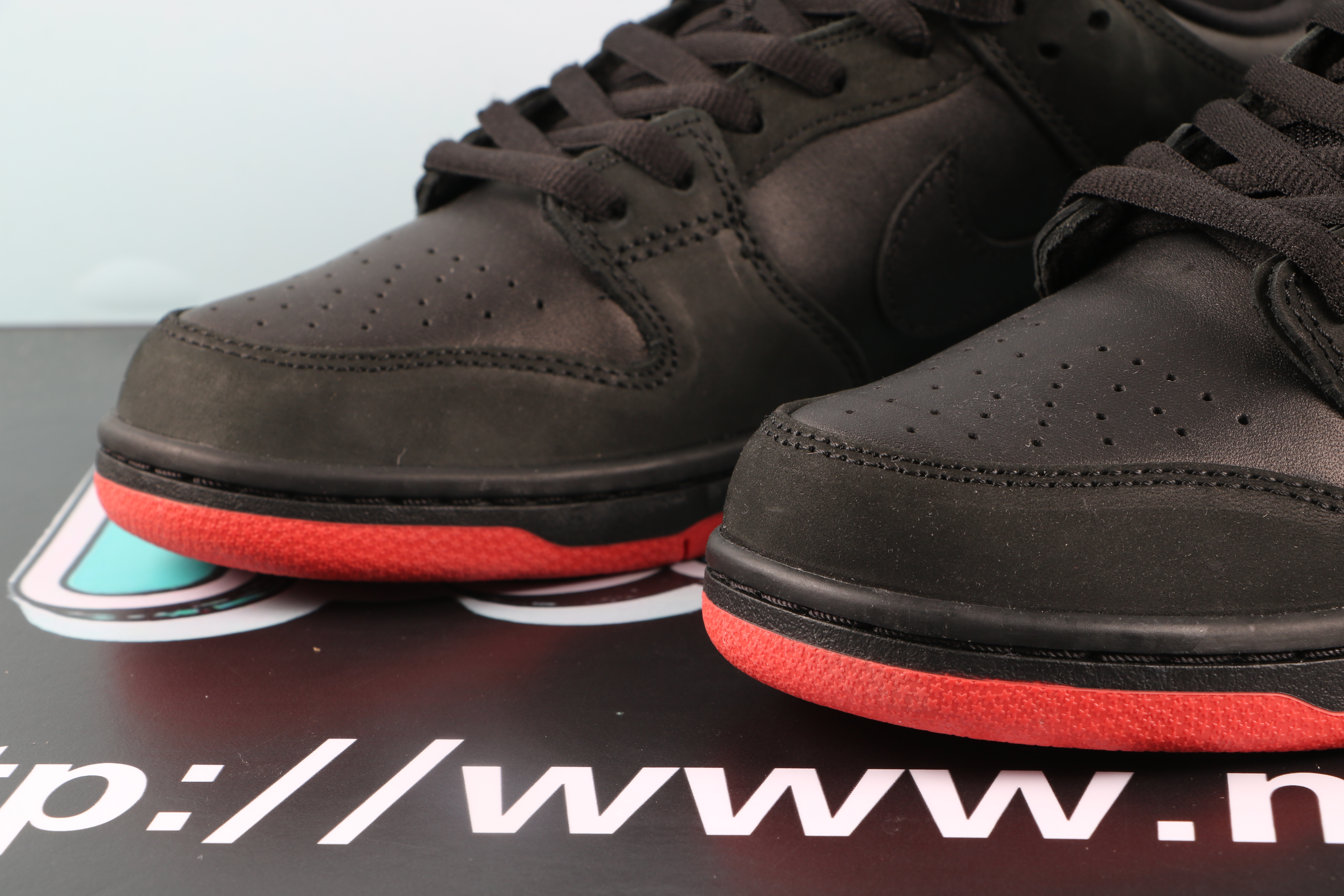 Nike SB Dunk Low Black Pigeon