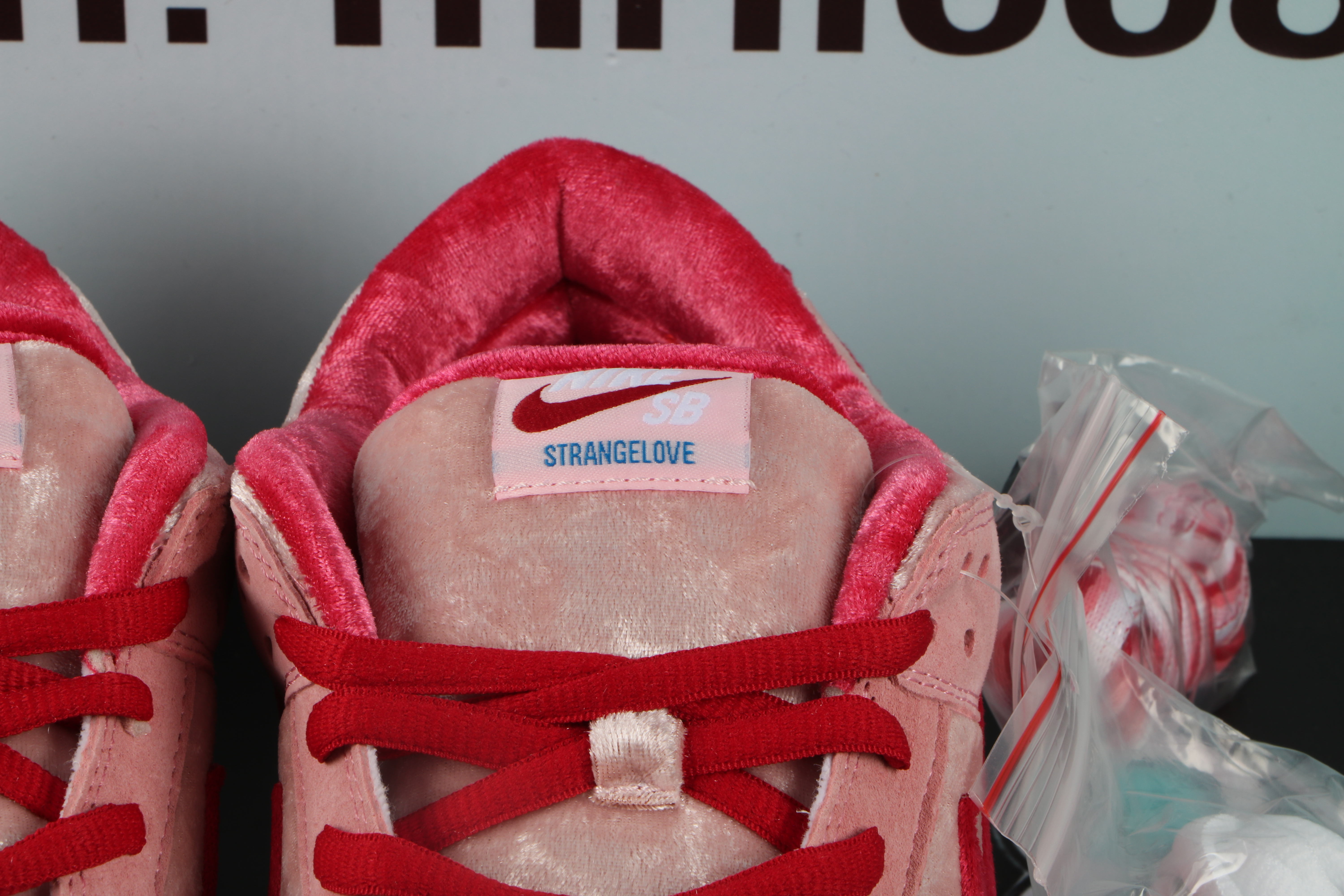 Nike SB Dunk Low StrangeLove Skateboards (Special Box)