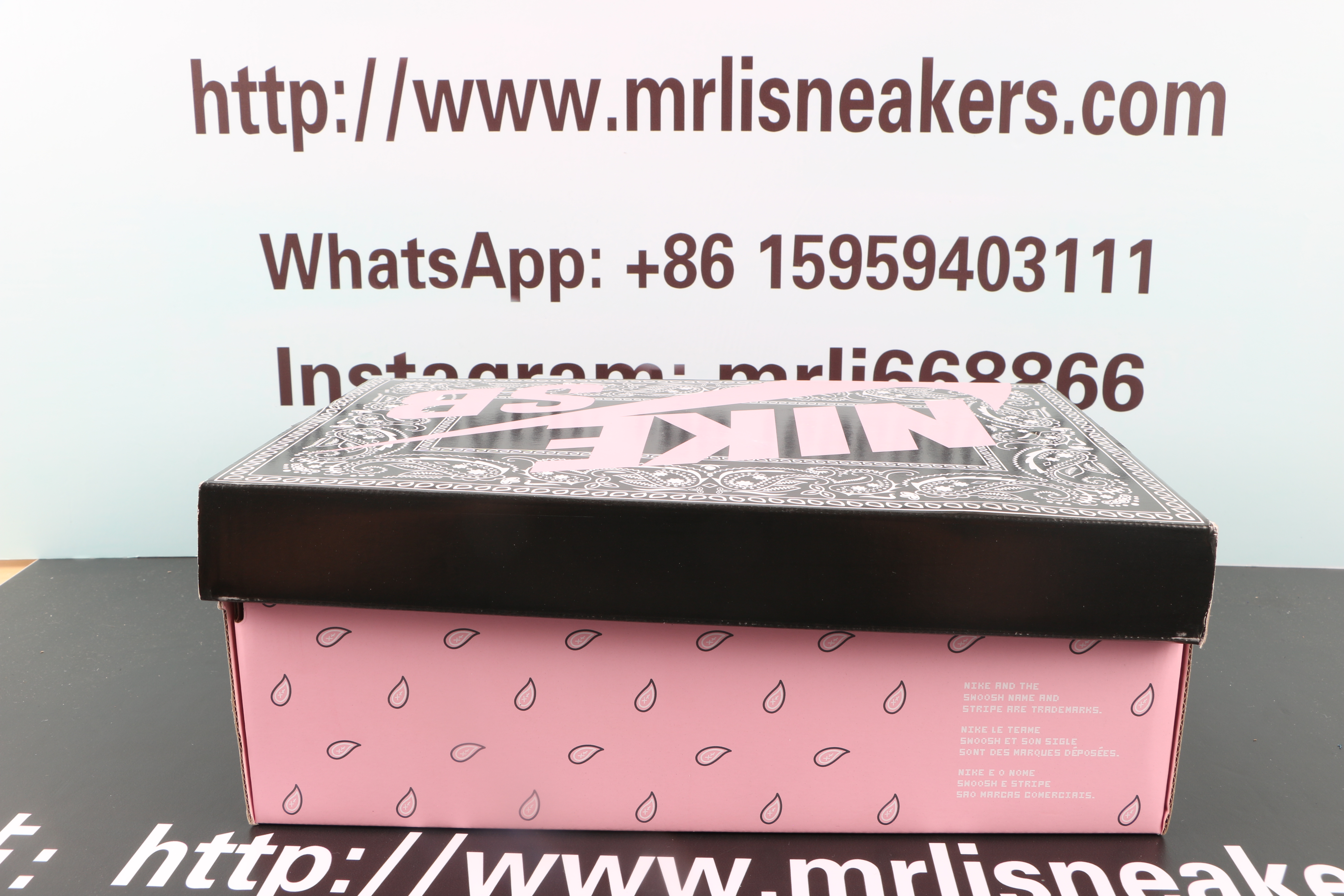 Nike SB Dunk Low Travis Scott (Special Box)