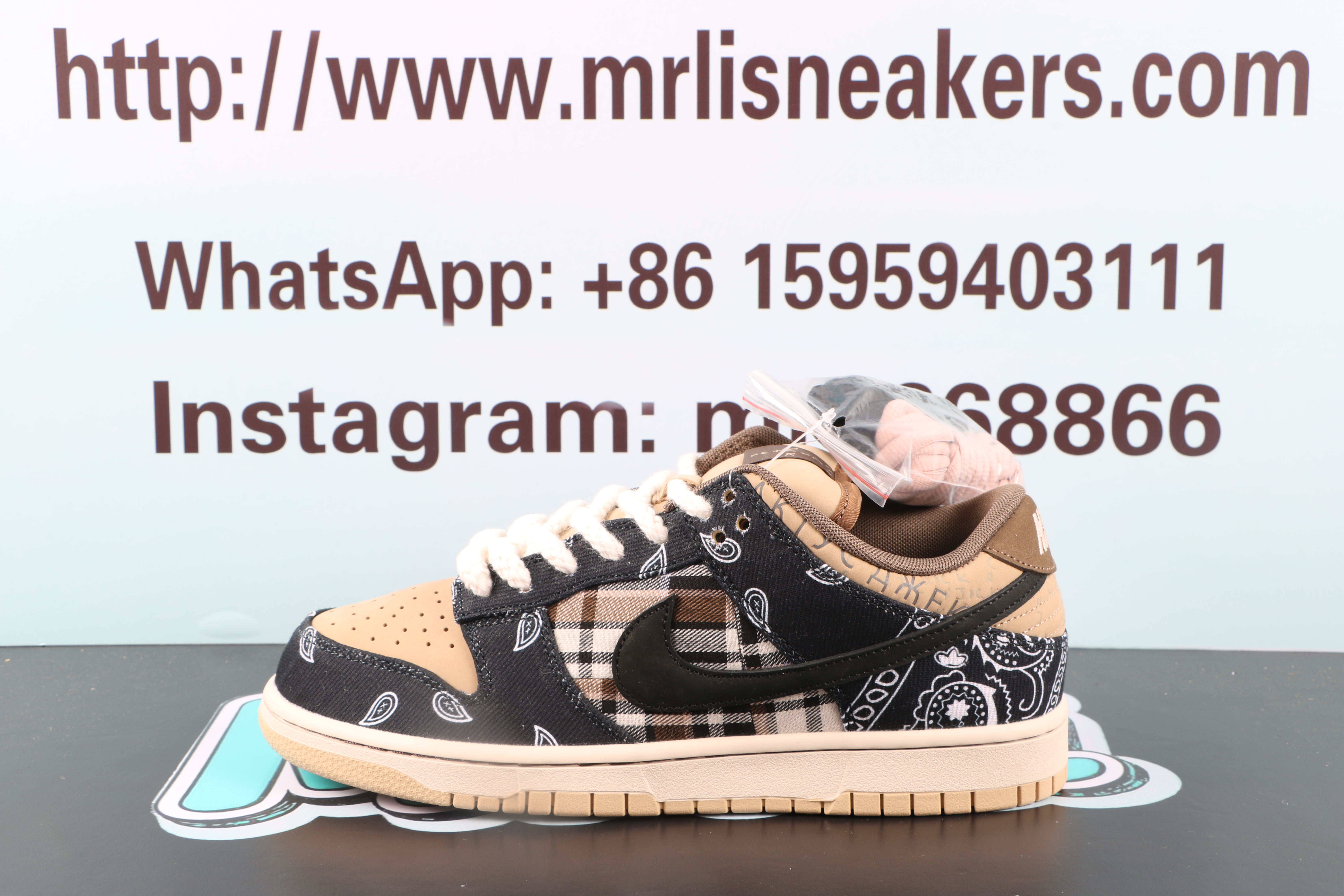 Nike SB Dunk Low Travis Scott (Special Box)