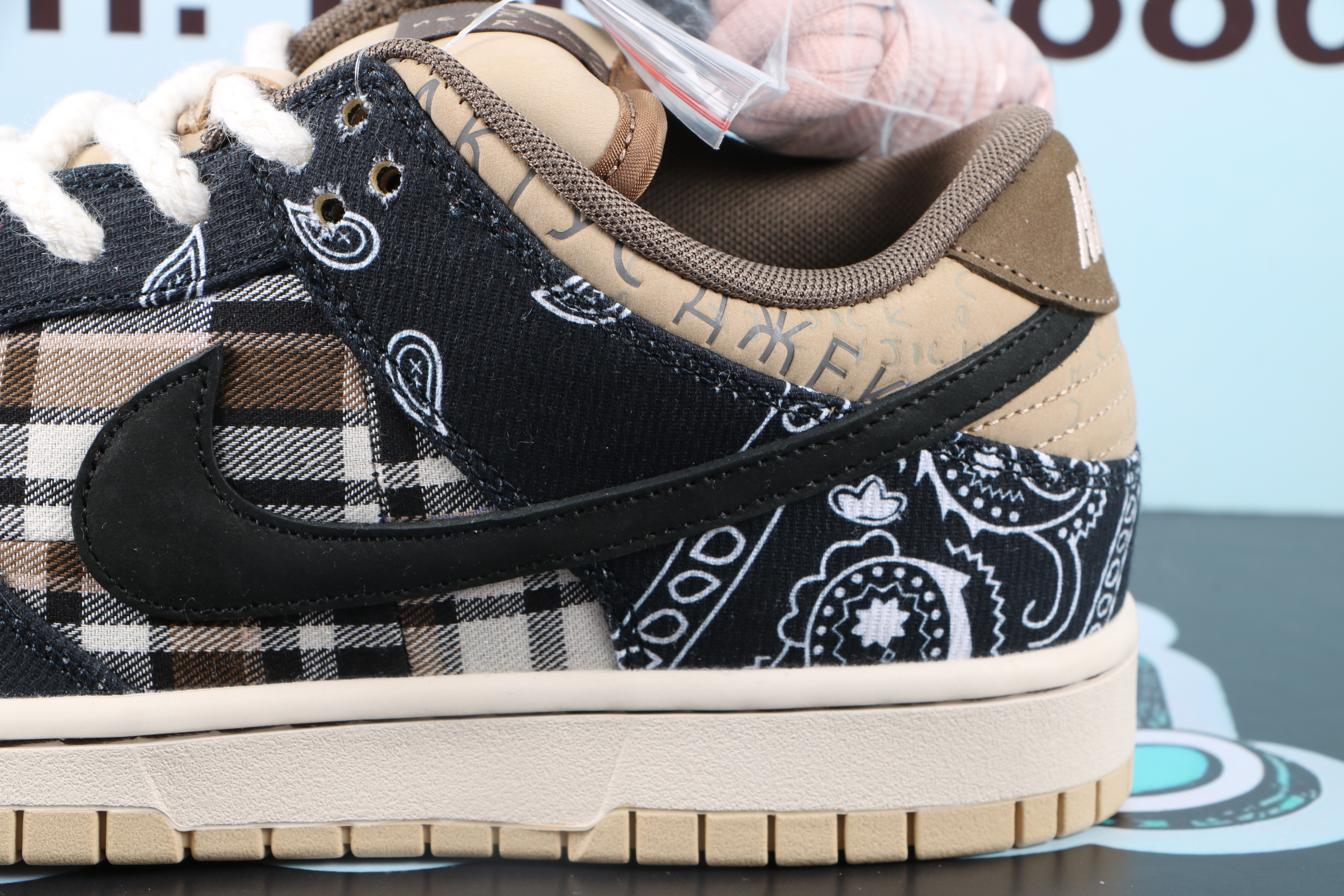 Nike SB Dunk Low Travis Scott (Special Box)