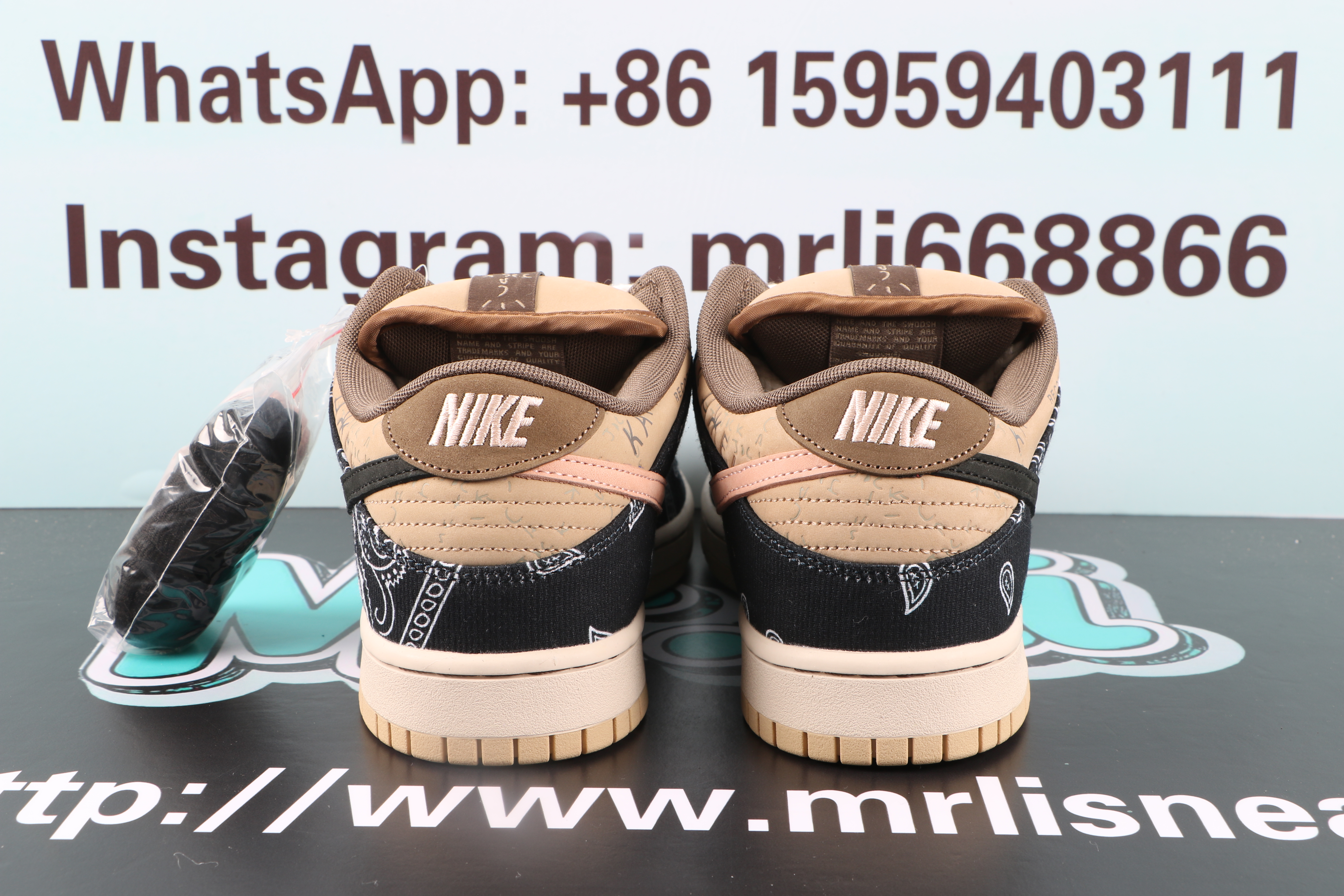 Nike SB Dunk Low Travis Scott (Special Box)