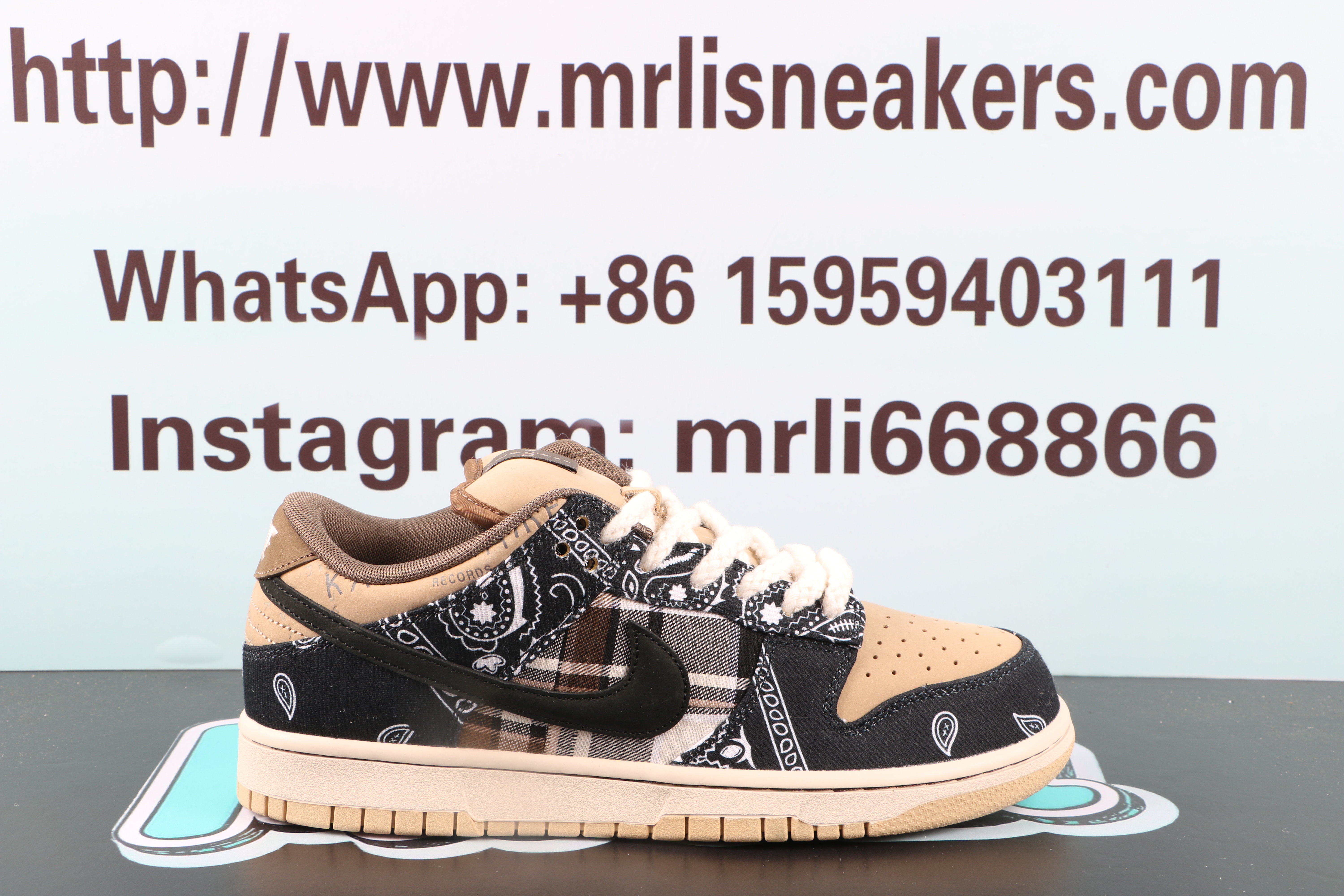 Nike SB Dunk Low Travis Scott (Special Box)