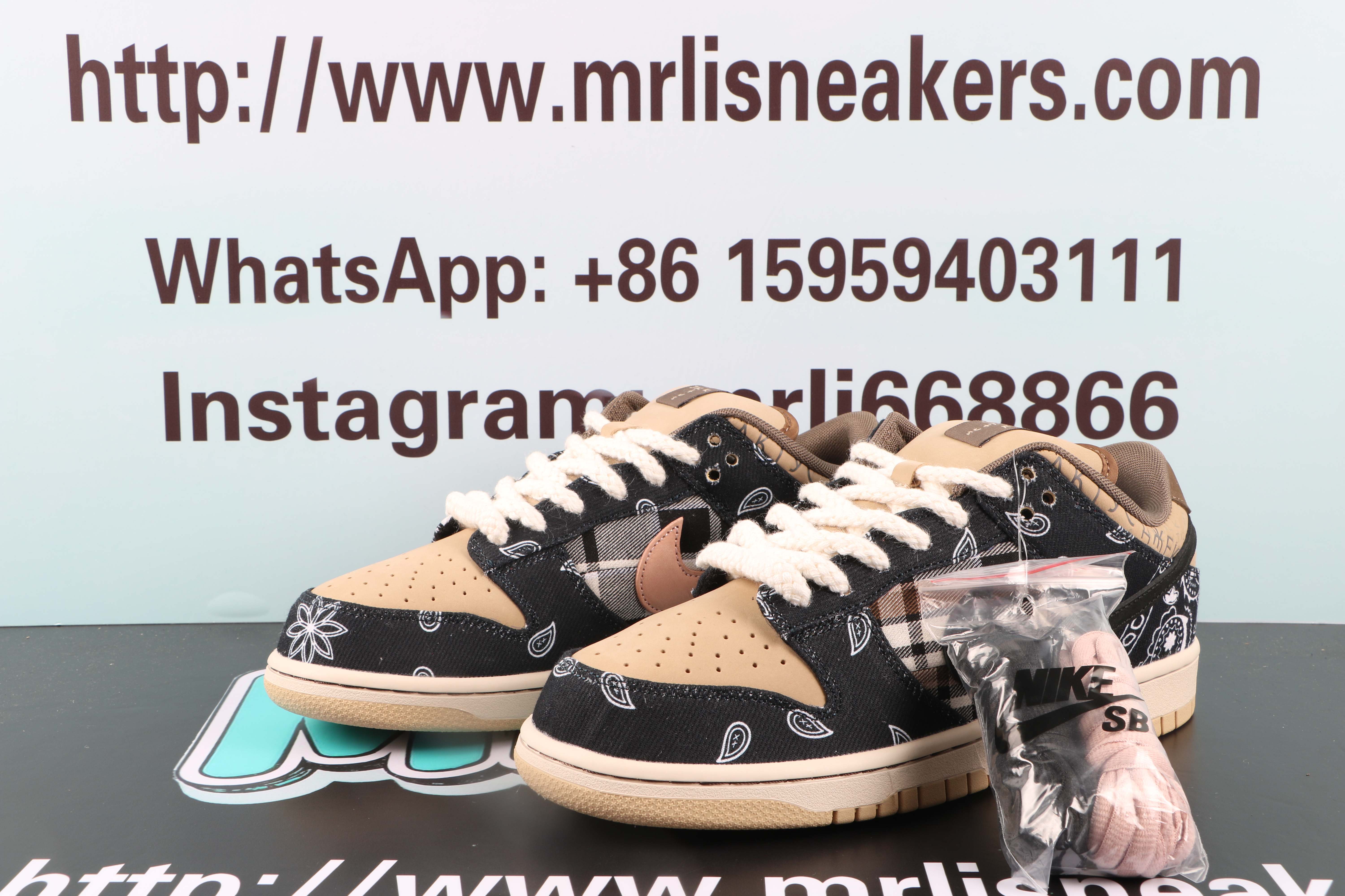 Nike SB Dunk Low Travis Scott (Special Box)