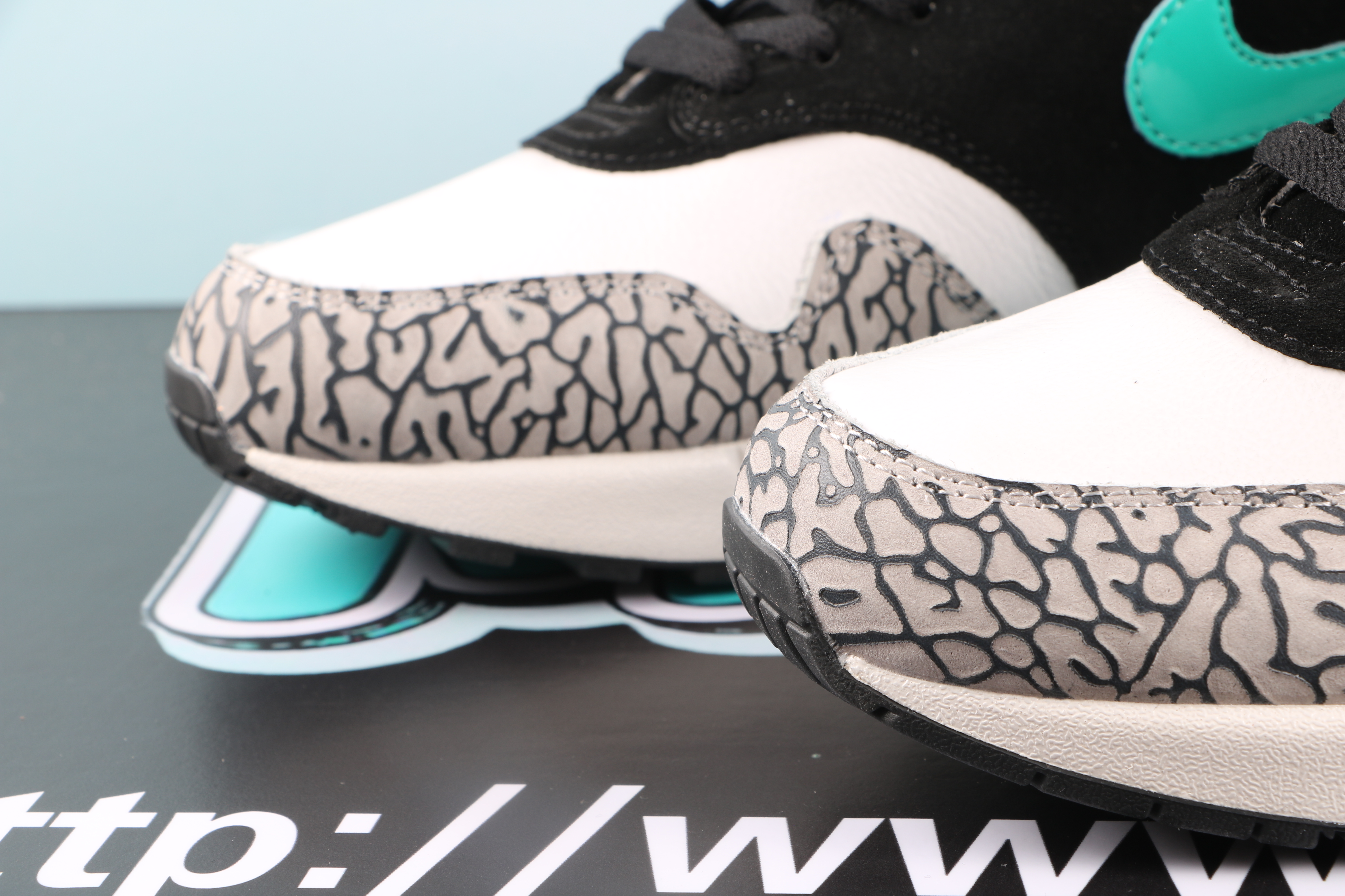Nike Air Max 1 atmos Elephant