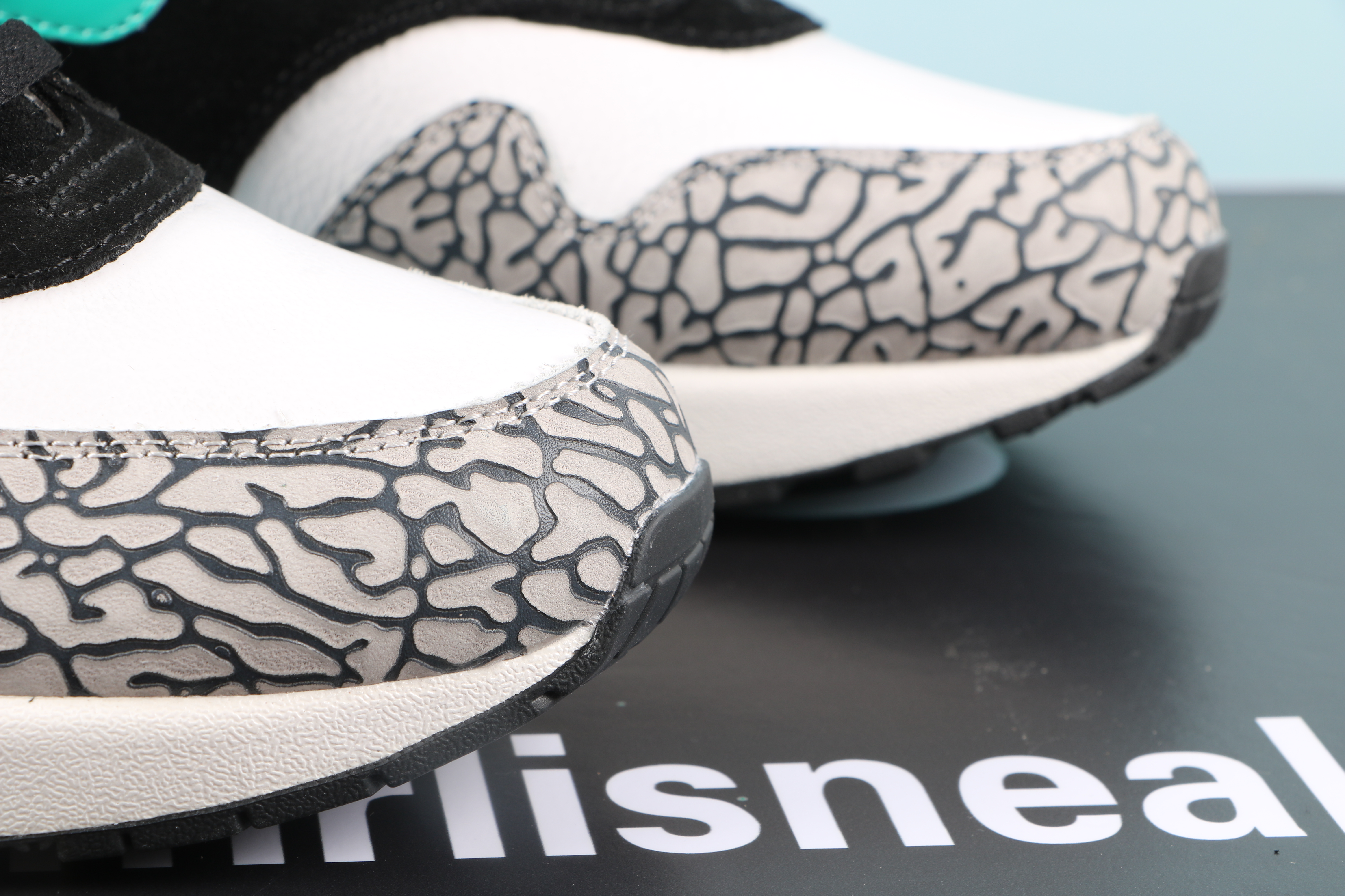 Nike Air Max 1 atmos Elephant