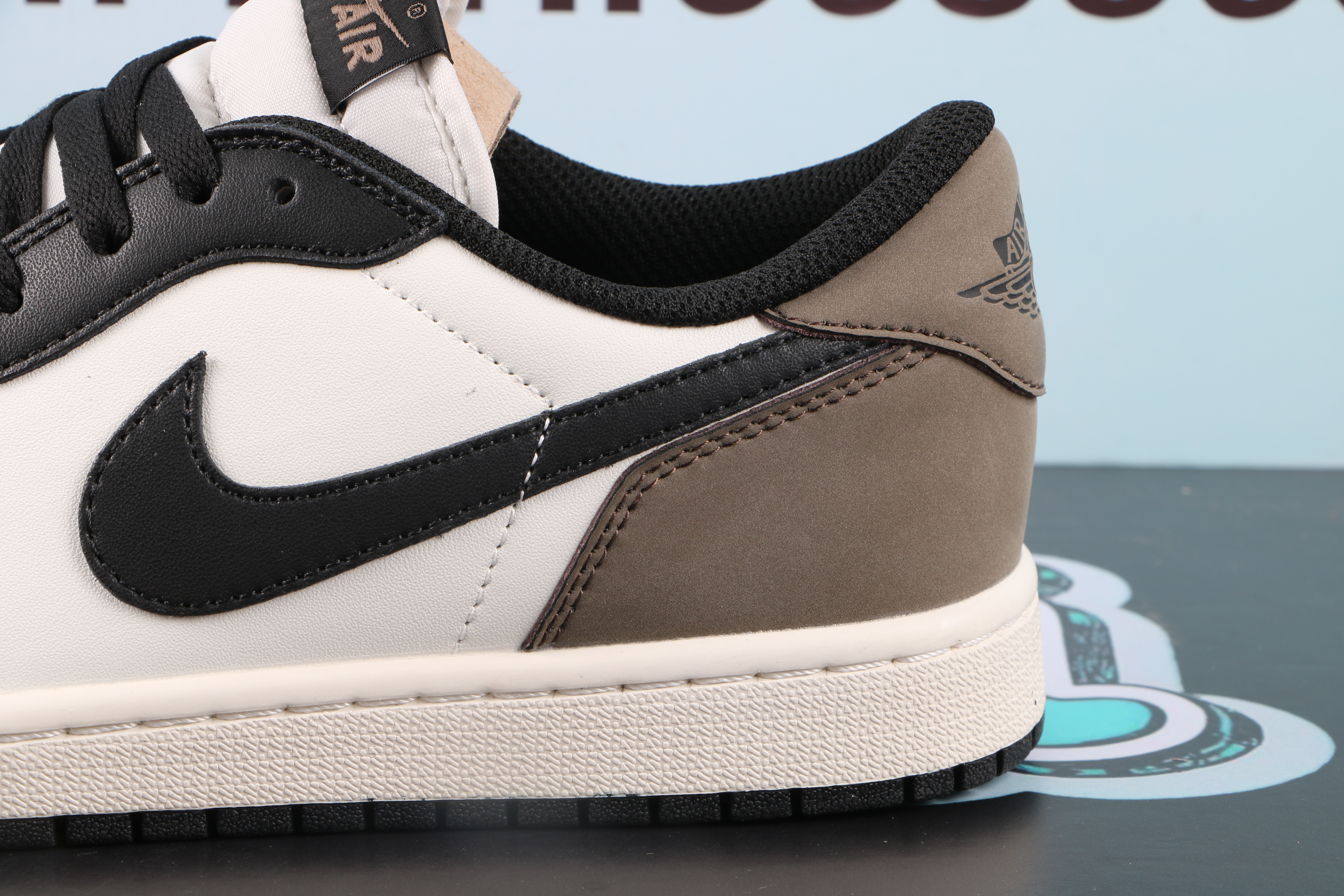 Jordan 1 Retro Low OG Mocha
