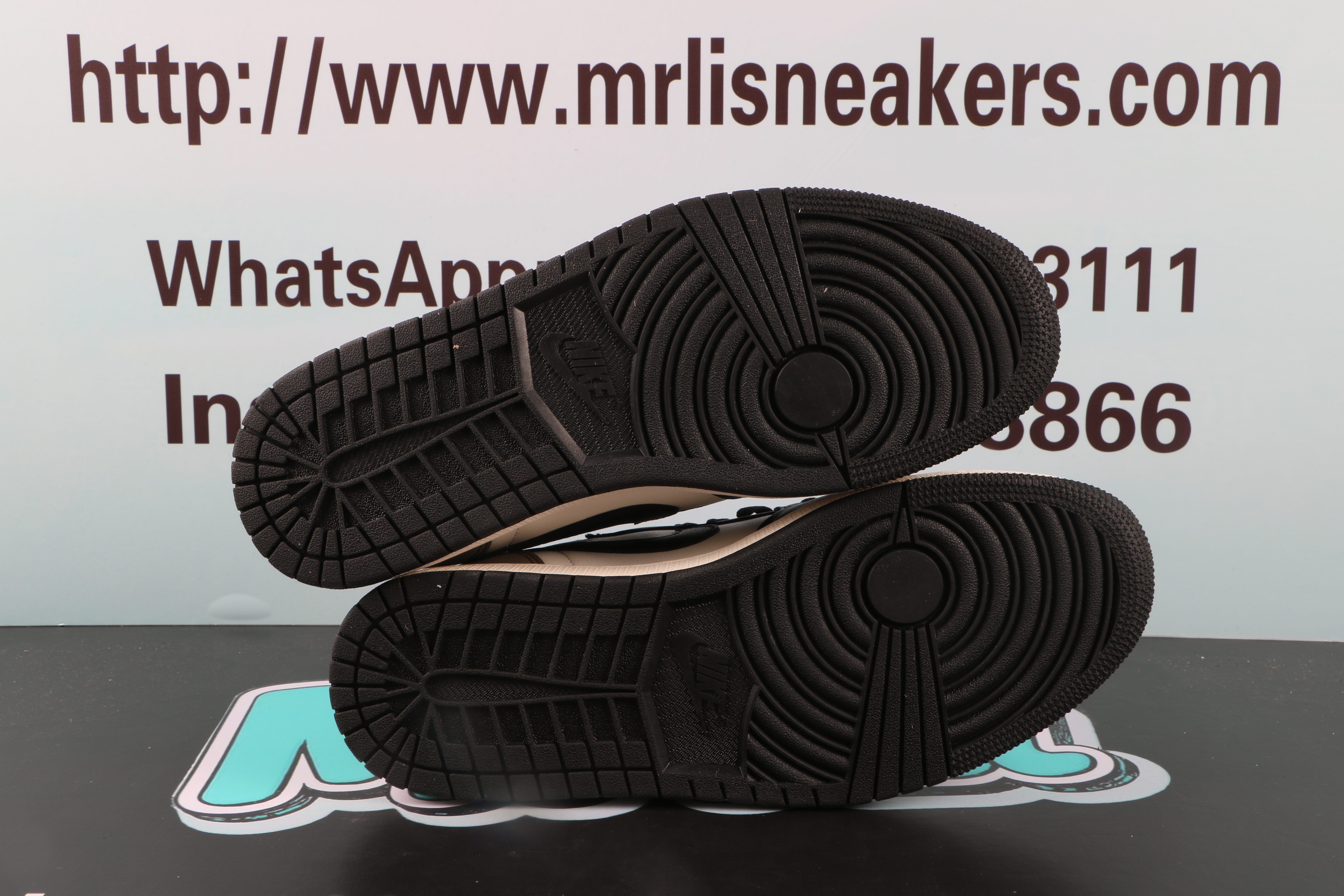 Jordan 1 Retro Low OG Mocha