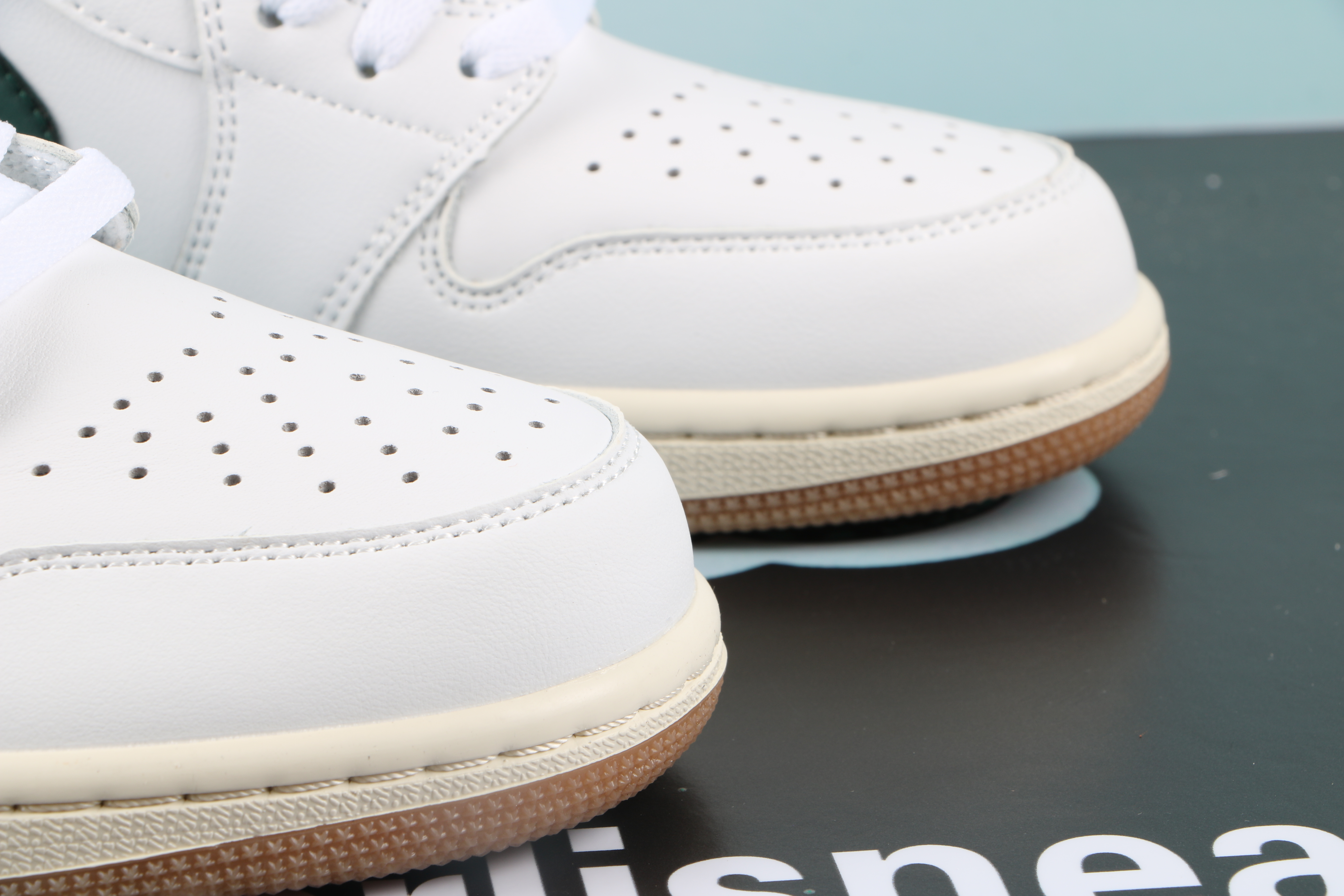 Jordan 1 Retro Low Green White