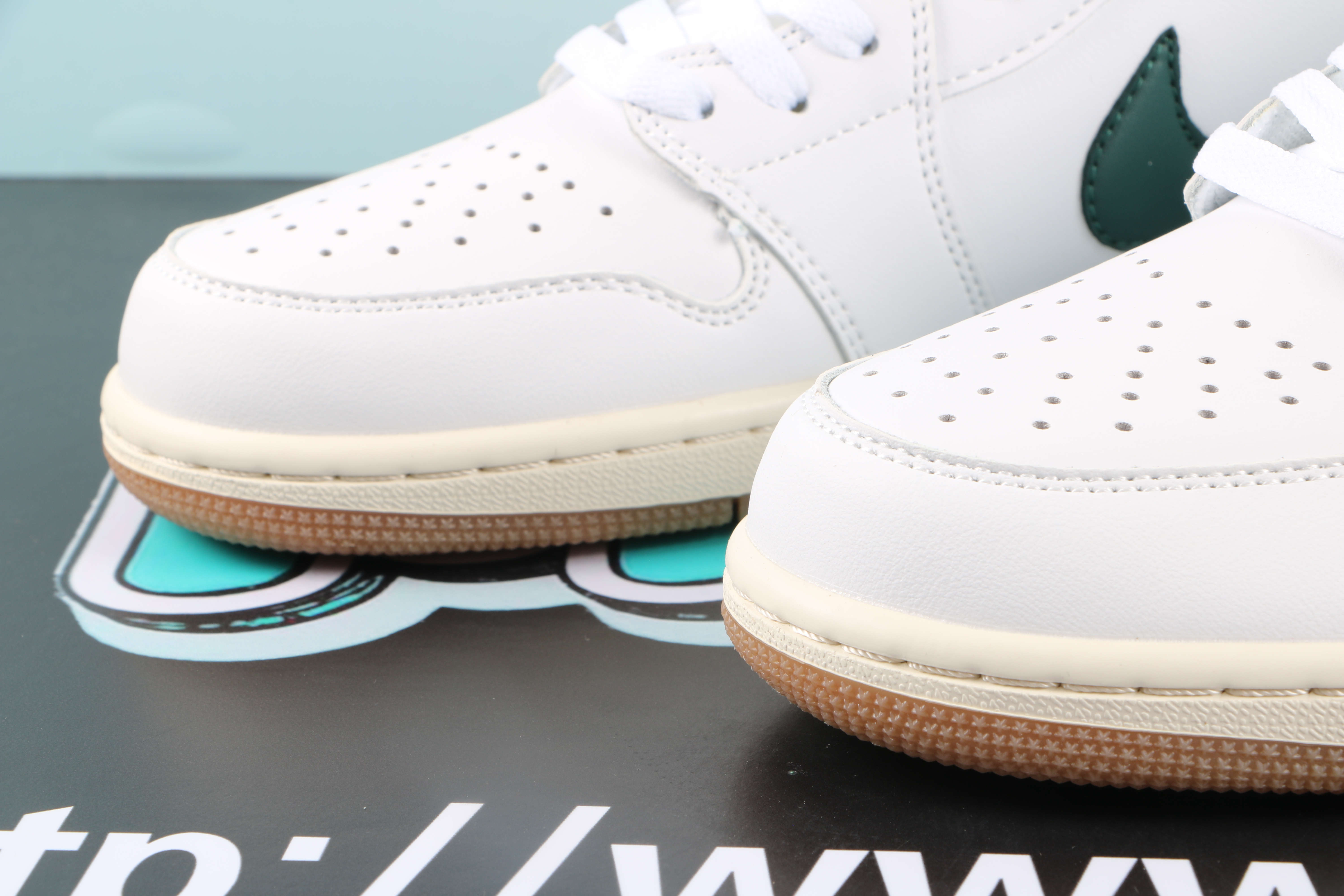 Jordan 1 Retro Low Green White