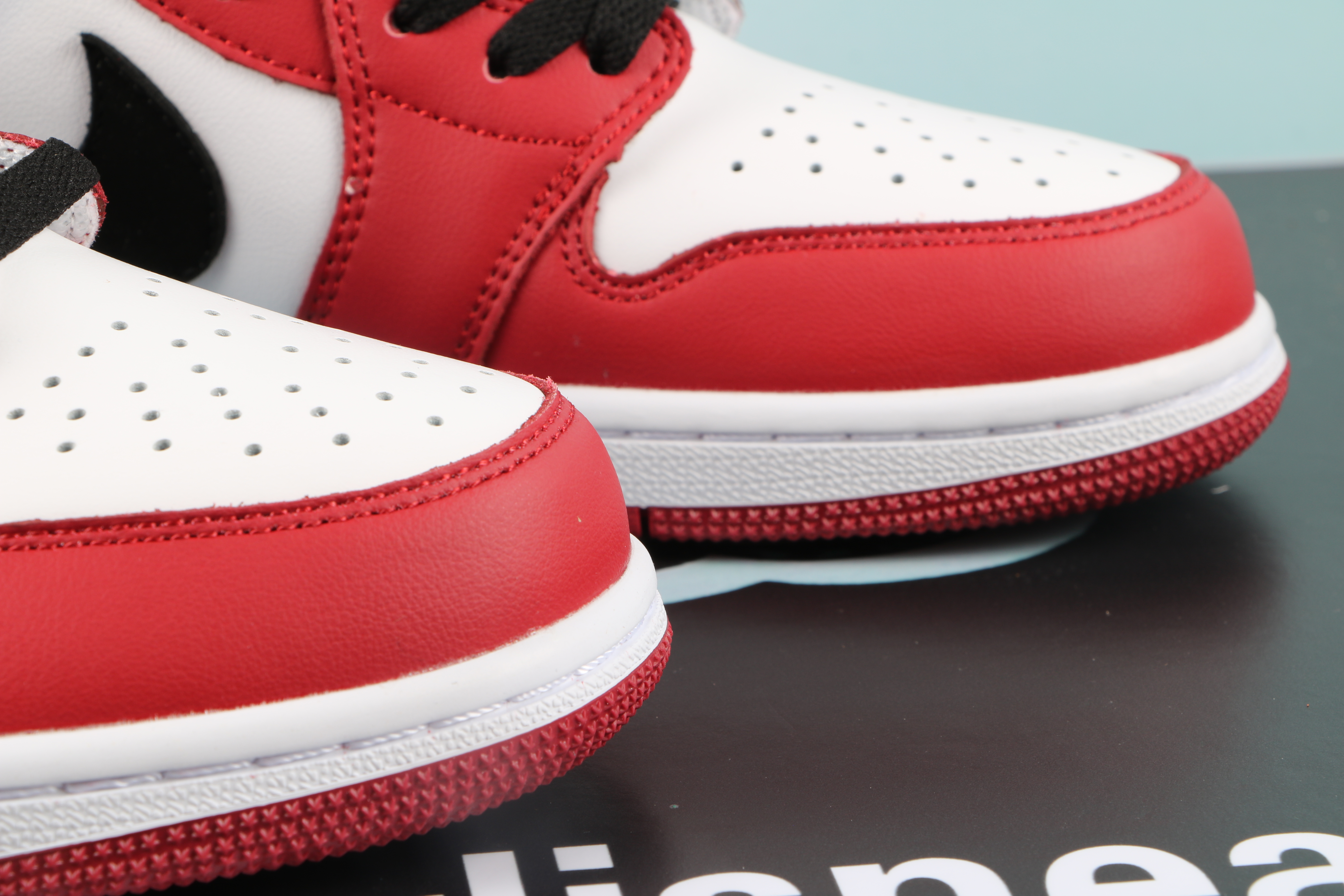 Jordan 1 Retro Low Chicago