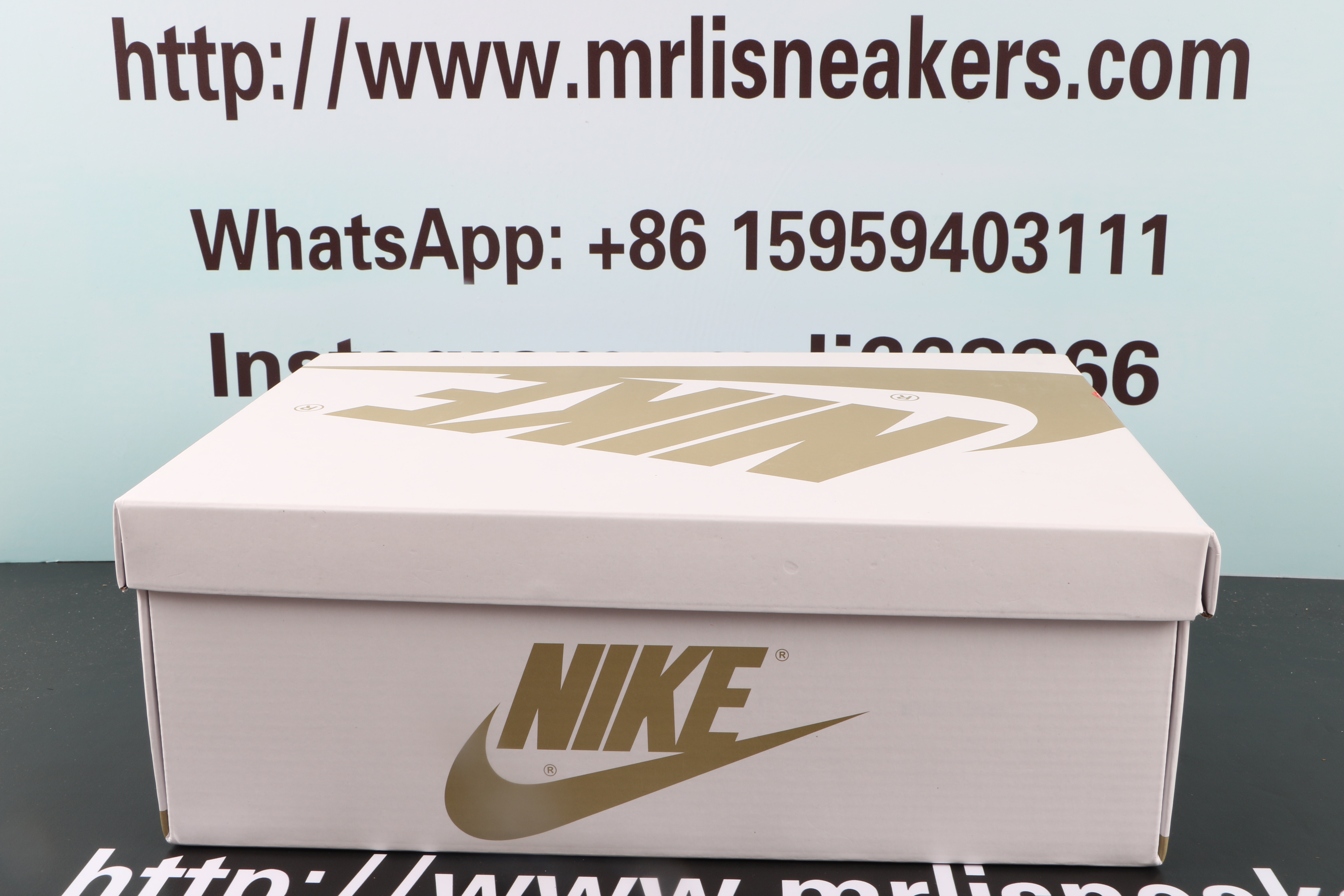 Jordan 1 Low Travis Scott White Party 2024