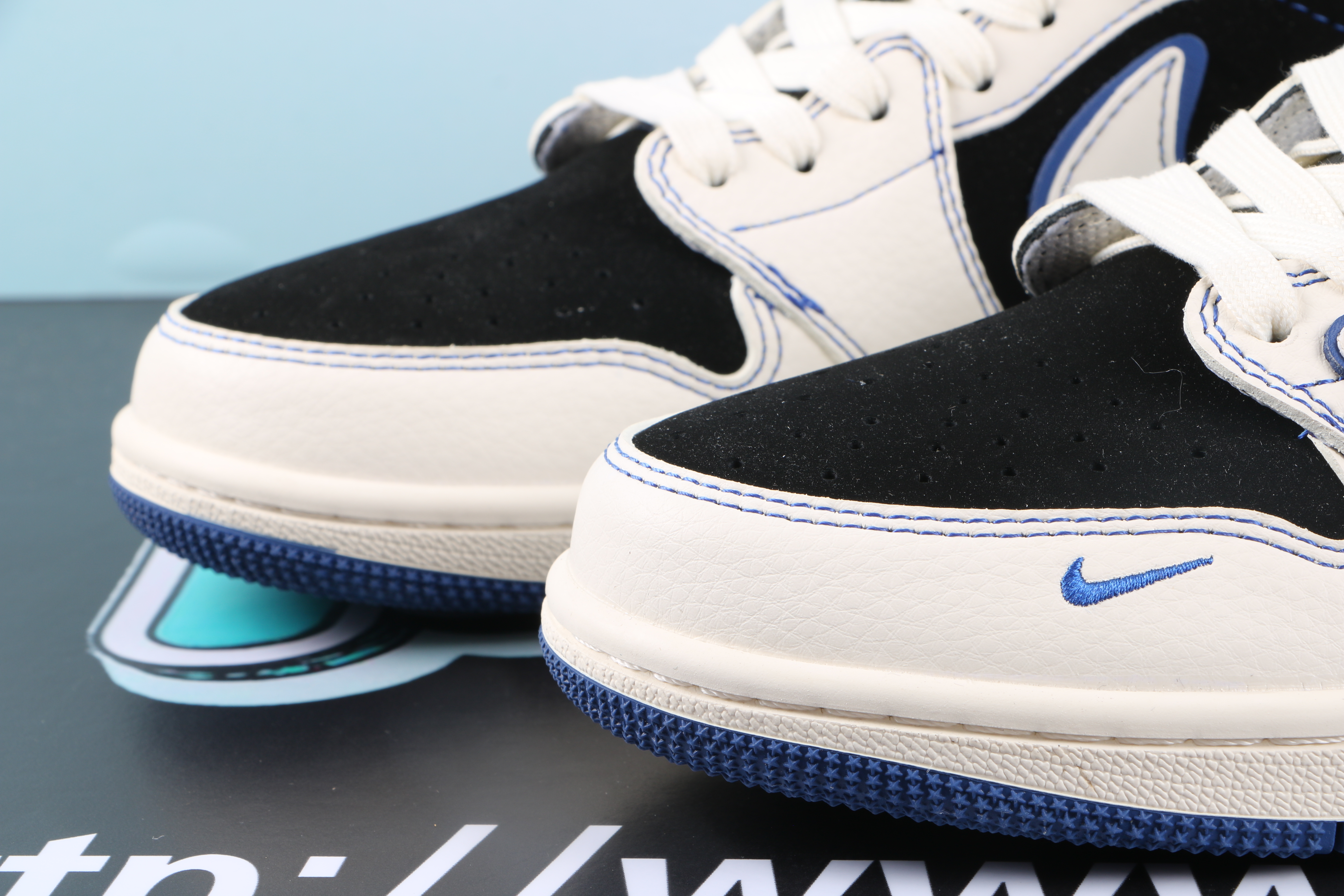 Jordan 1 Low Travis Scott