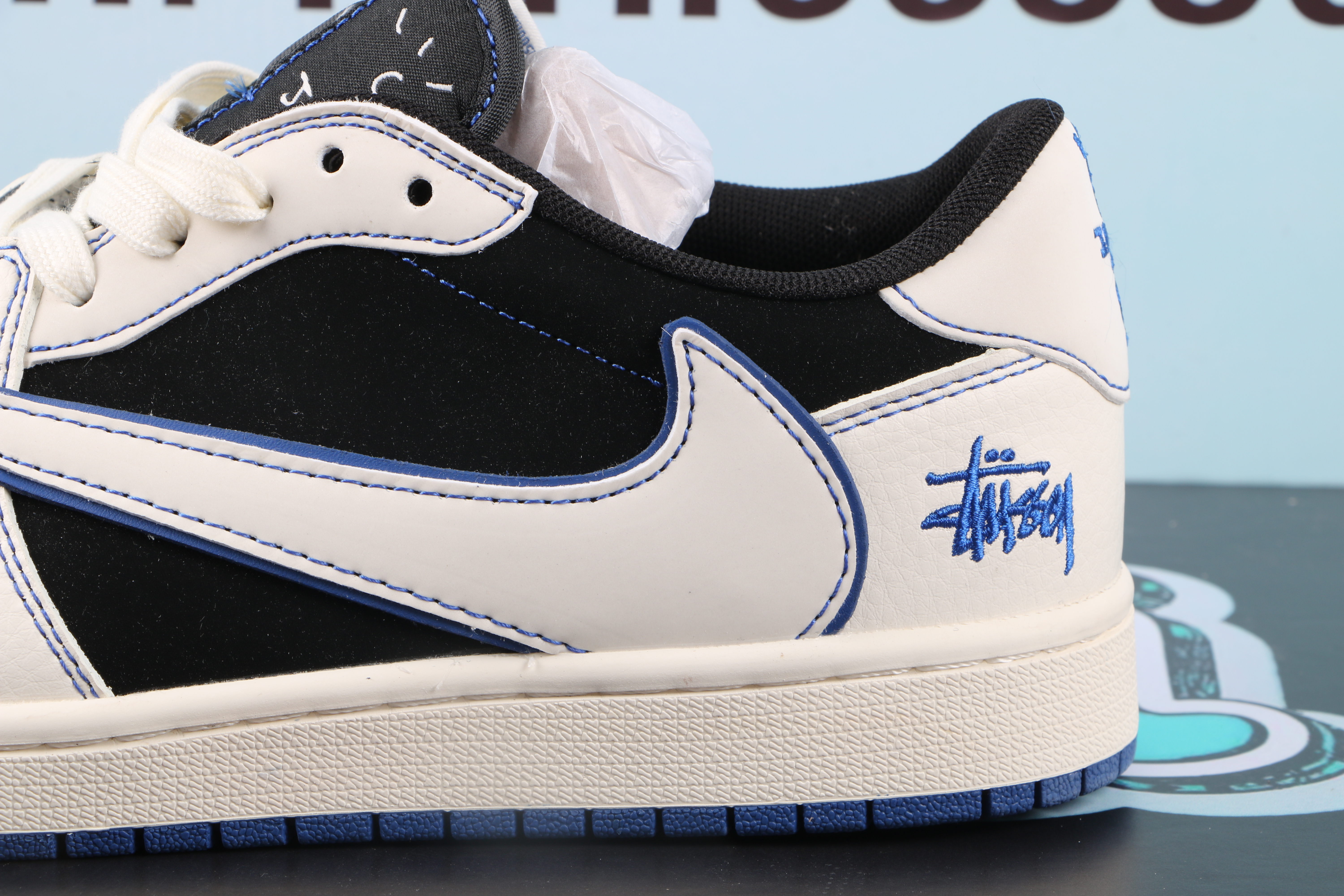 Jordan 1 Low Travis Scott