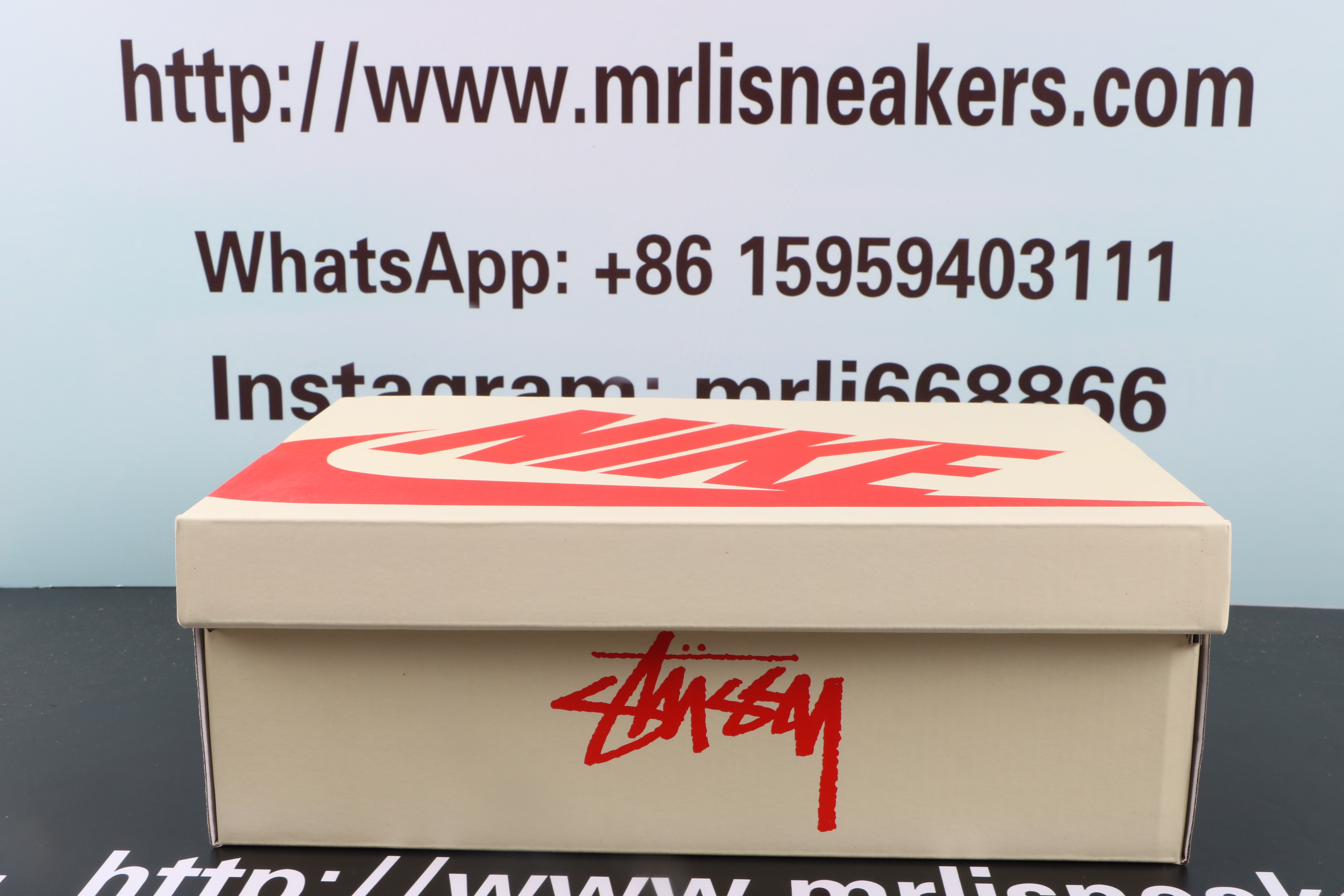 Jordan 1 Low Travis Scott