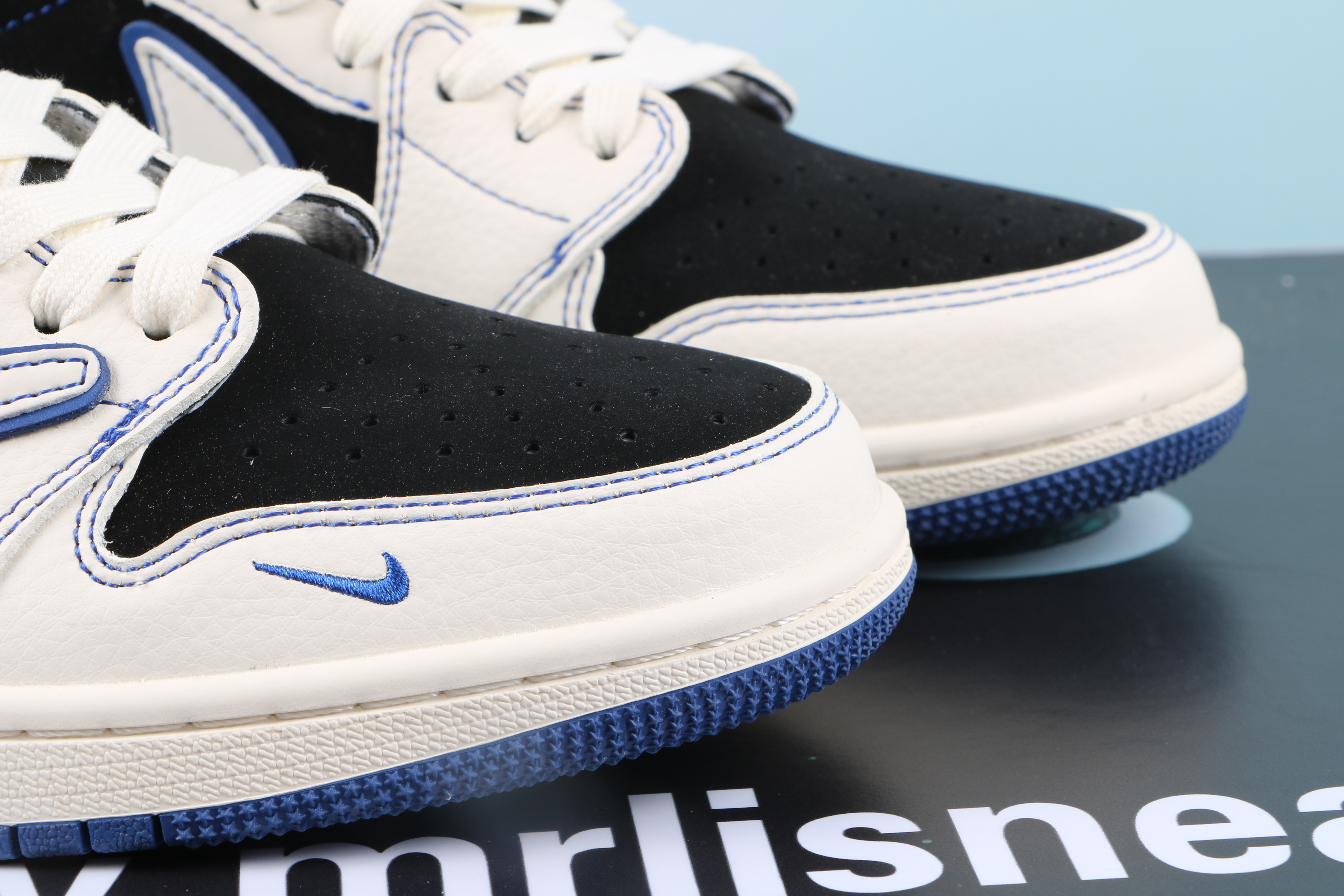 Jordan 1 Low Travis Scott