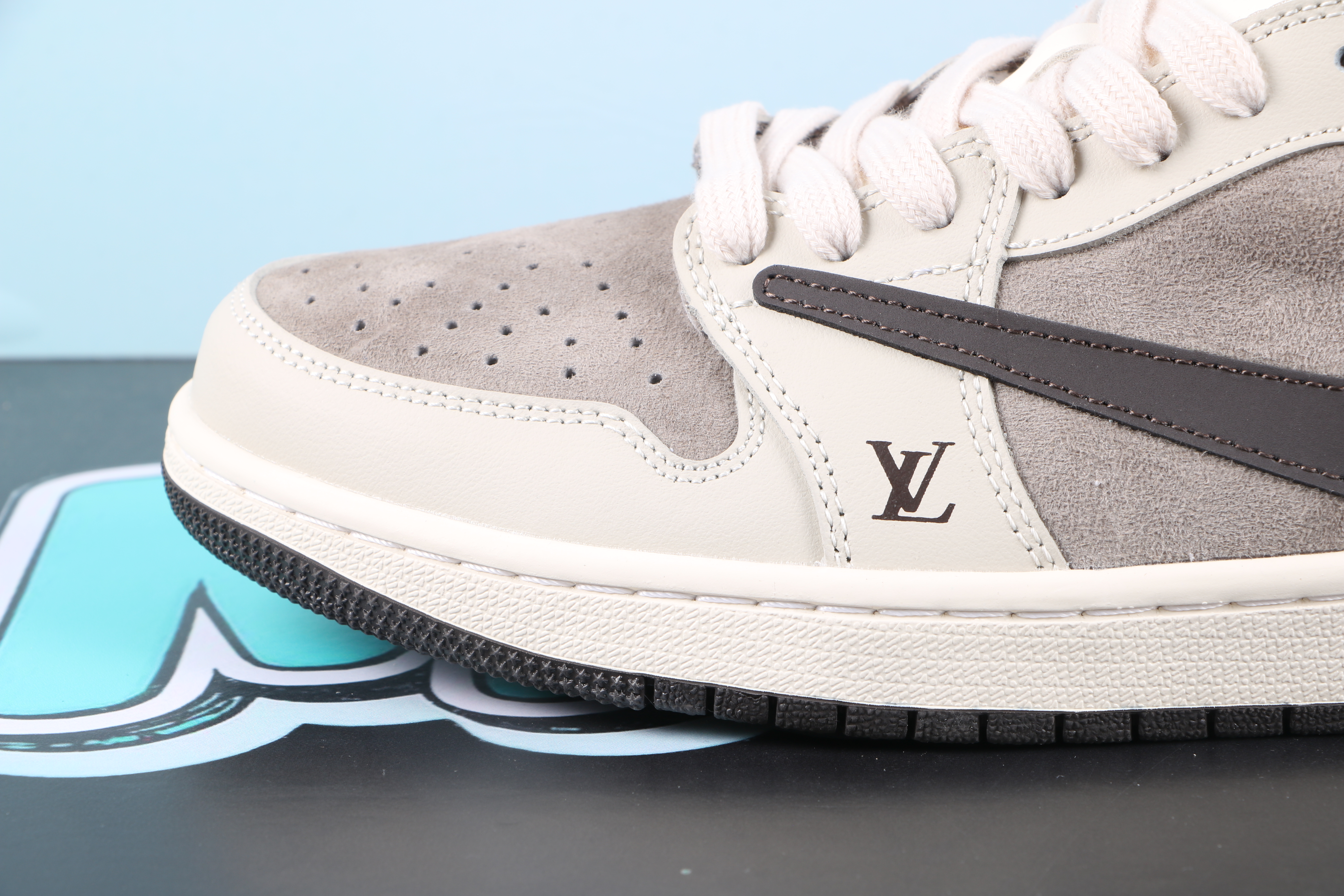 Jordan 1 low Travis Scott Louis Vuitton